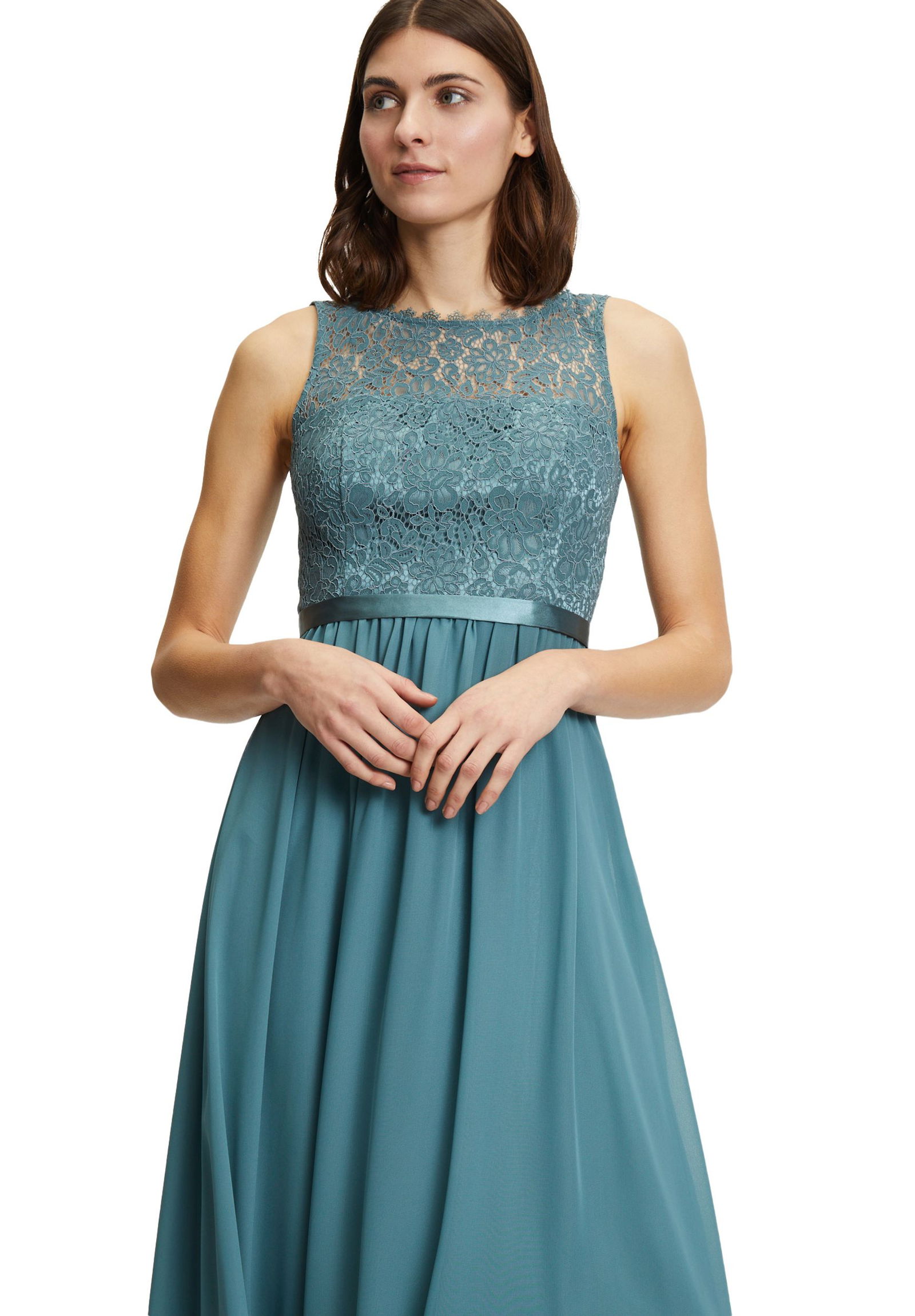6810f5ae0372e45a6a8a3dc900b0d220 Suddenly Princess Langes Kleid