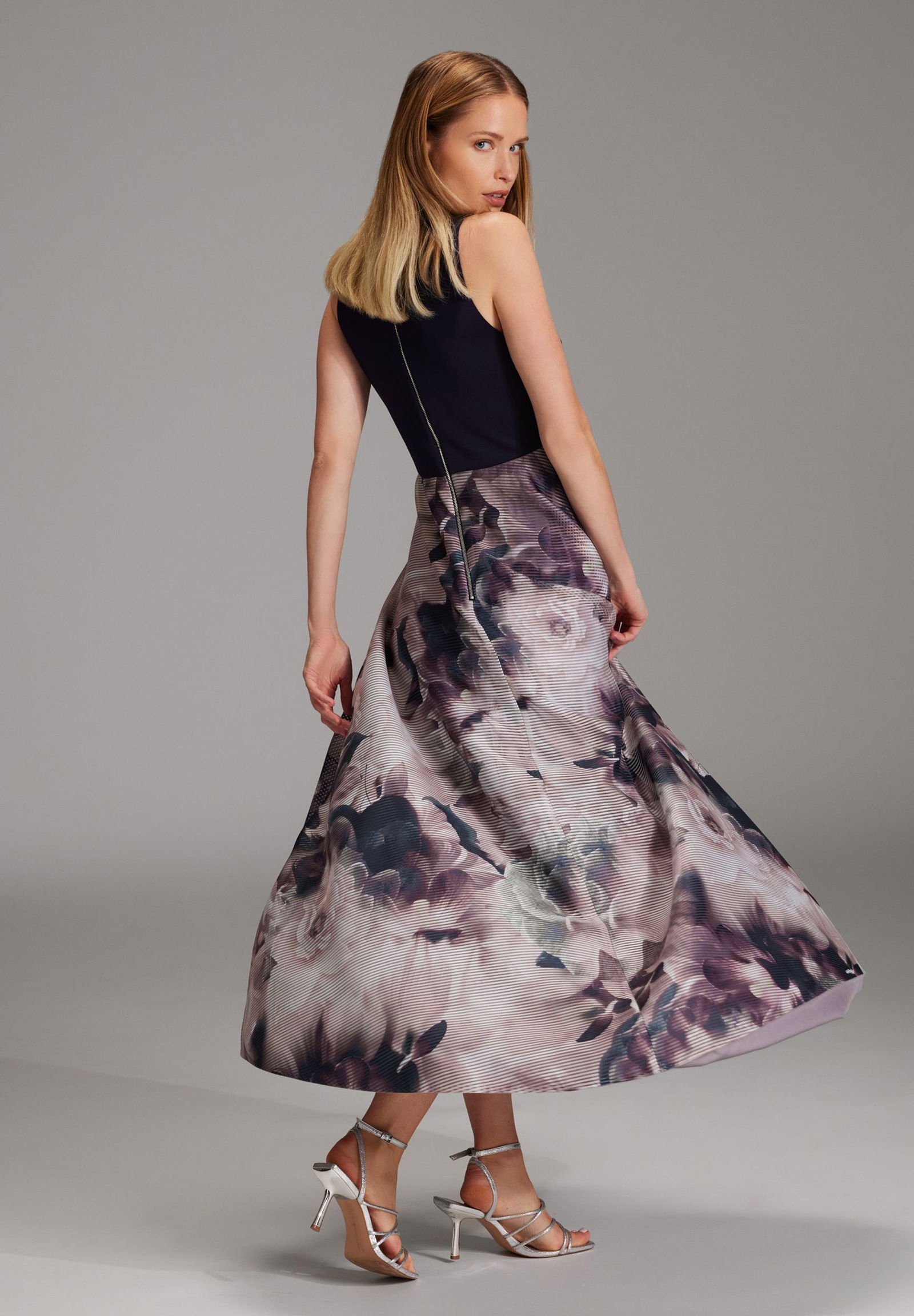 39786cf0695f2b482c9022ca7fee2bf9 SWING Langes Kleid