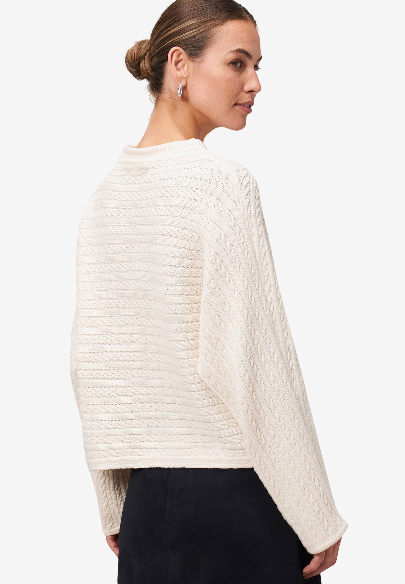 Zero |  Zero Pullover  | M | eggnog