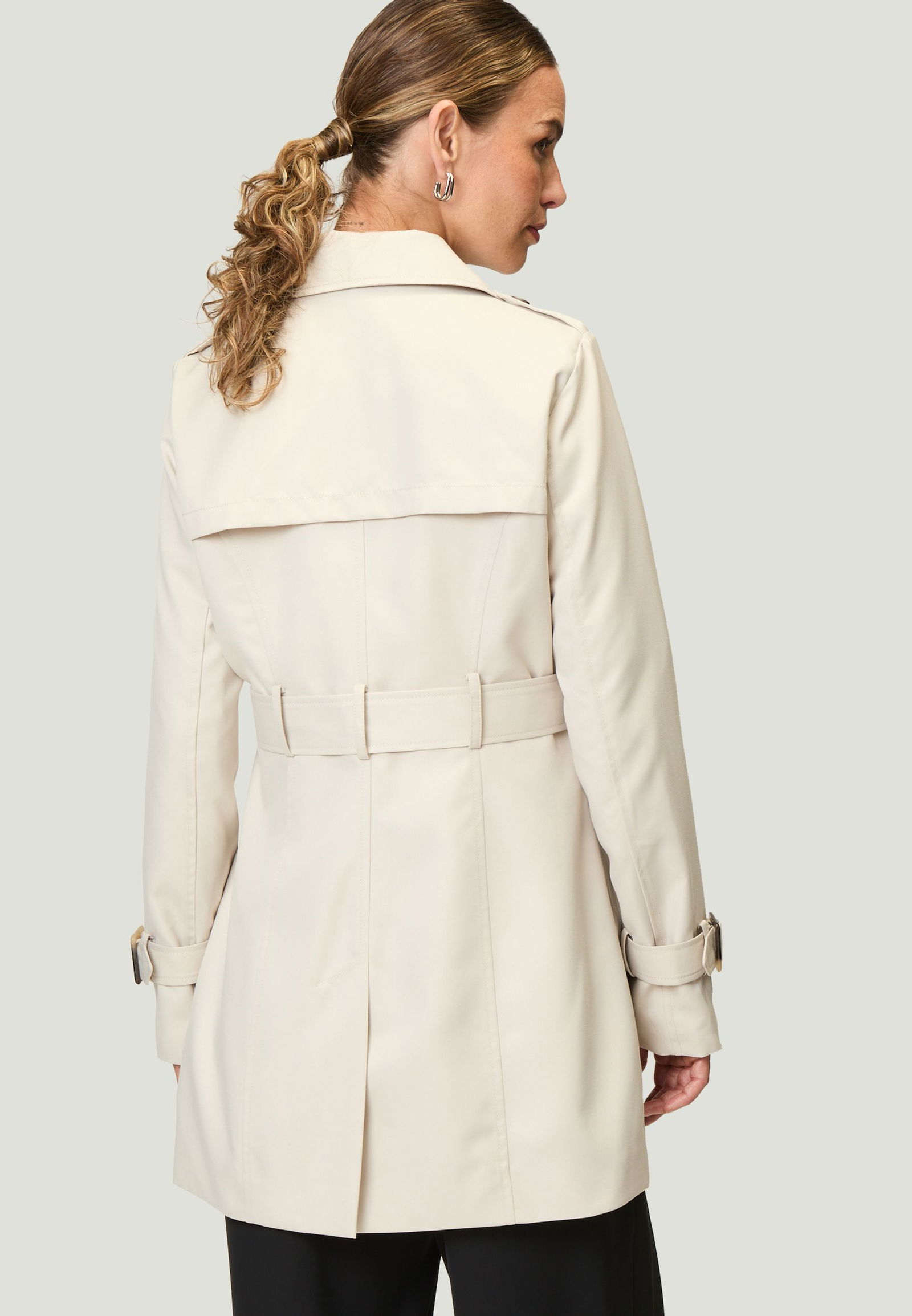  | Trenchcoat | 40 | french oak