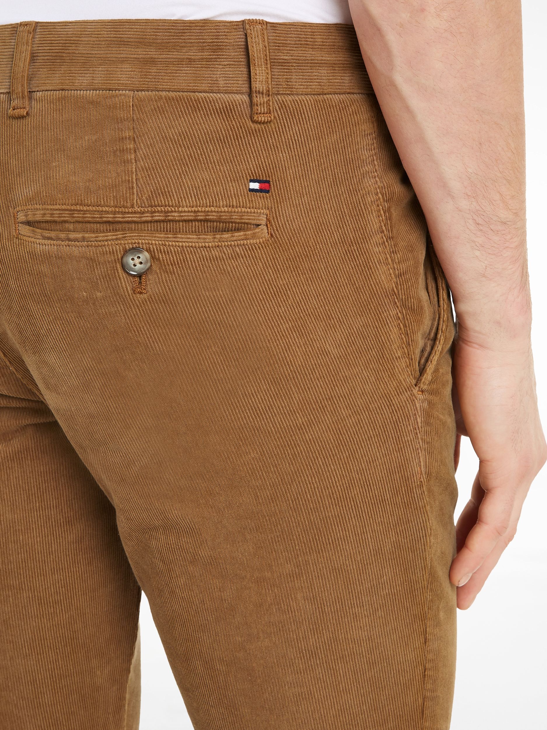 Tommy Hilfiger Cordhose: Stilvoll in Desert Khaki