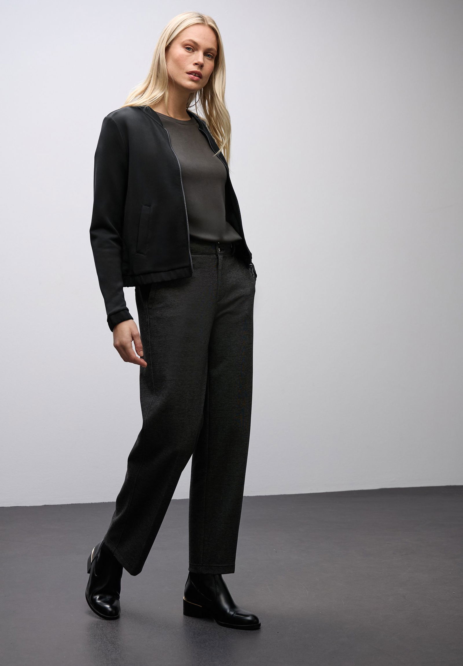 | EOS_Silk look short zipper jac, noble red | 44 | black