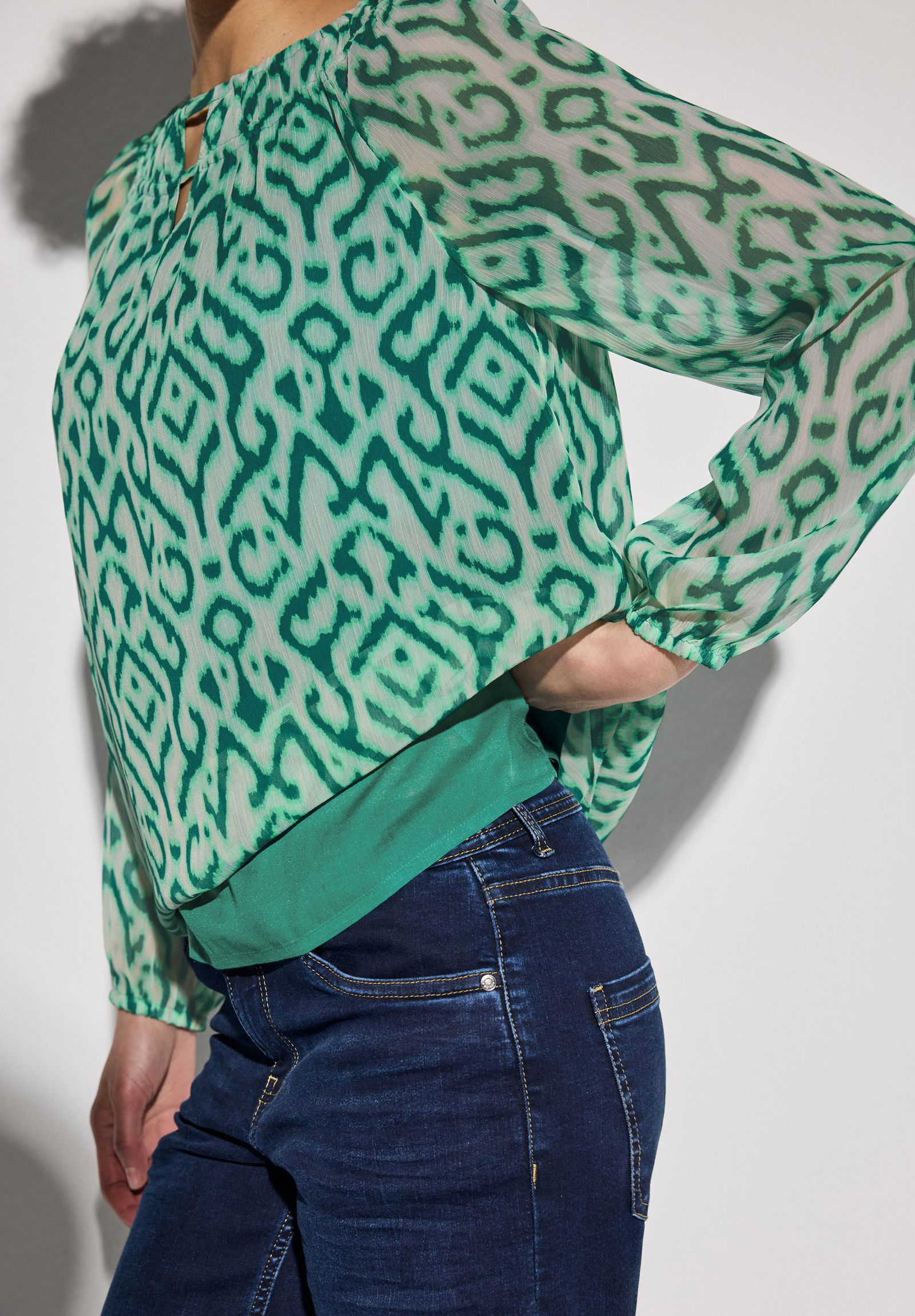  |  Gemusterte Chiffon-Bluse | 44 | 4565_36342