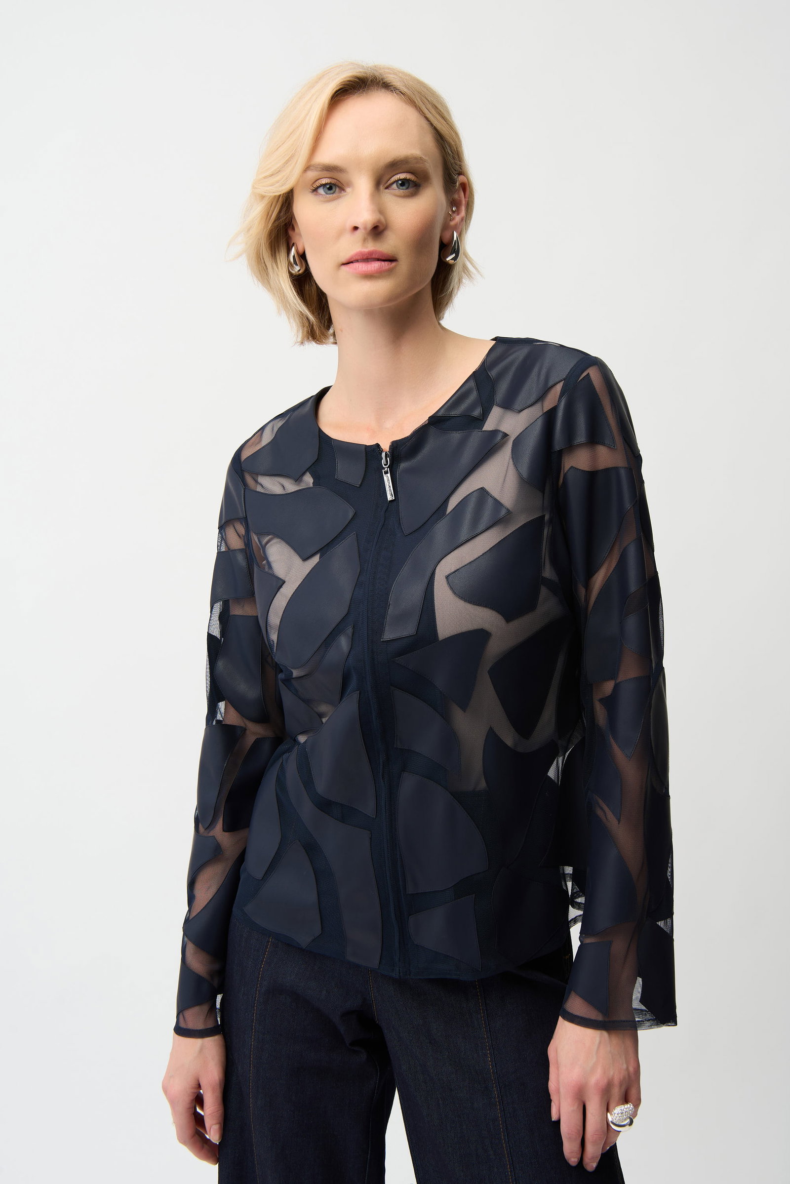 Joseph Ribkoff  taillierte Laser-Cut-Kunstlederjacke mit Giraffenmuster #1