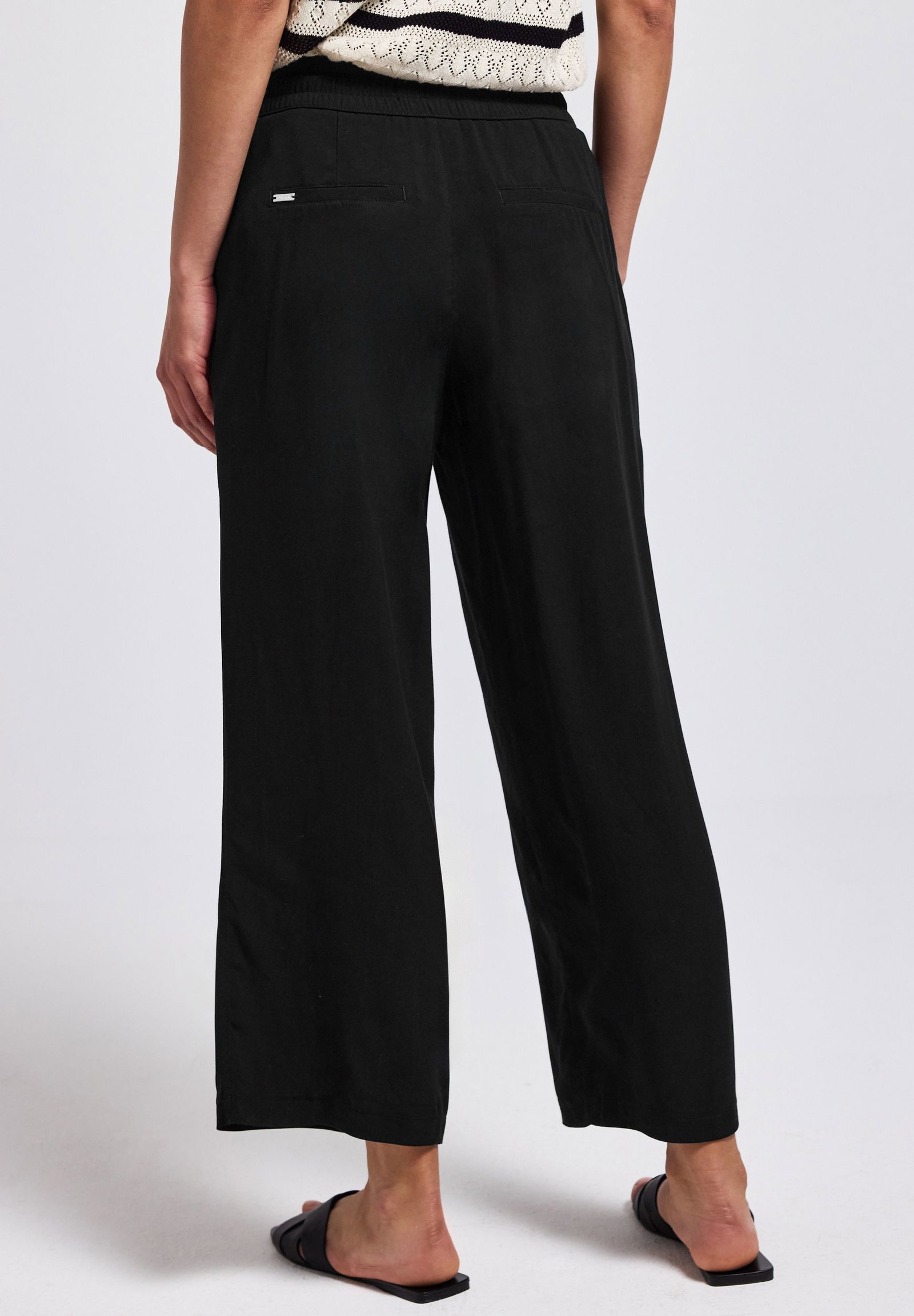 0a89d9a13f404ea8391a86de48aea2b4 | Wide Leg Hose | 44/26 | black