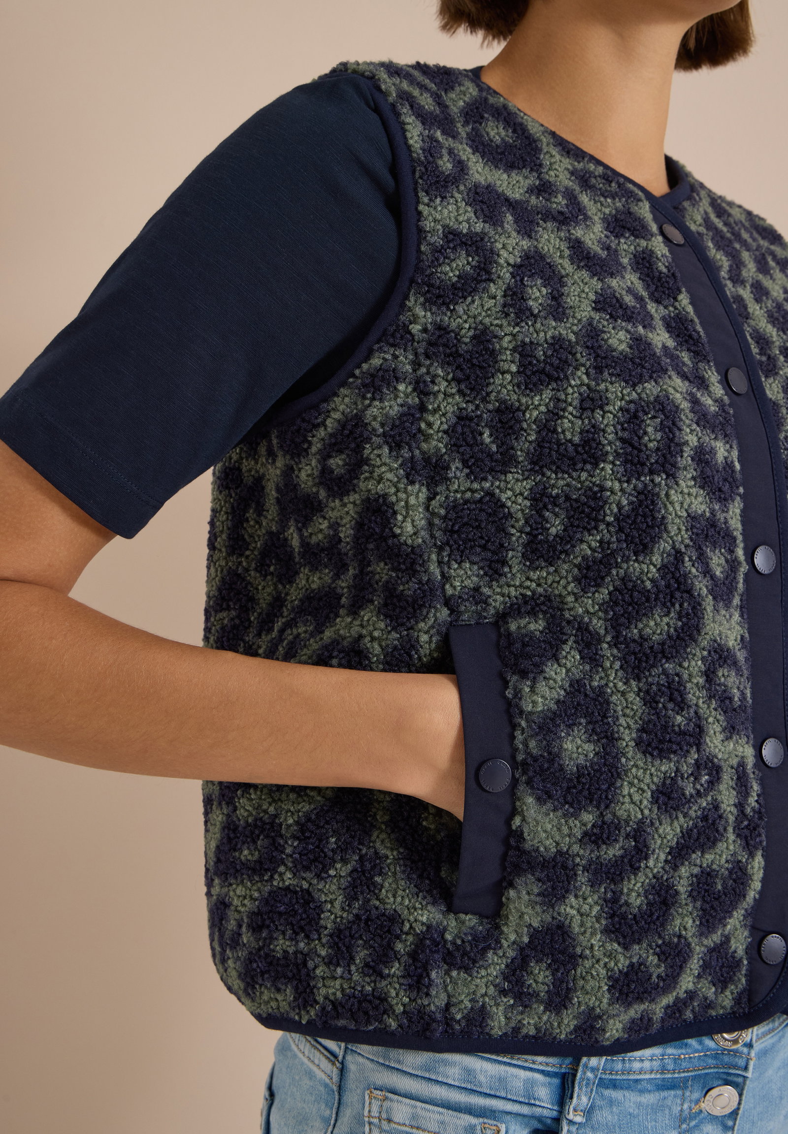 TOS AOP Matmix Teddy Vest, dried olive green #6