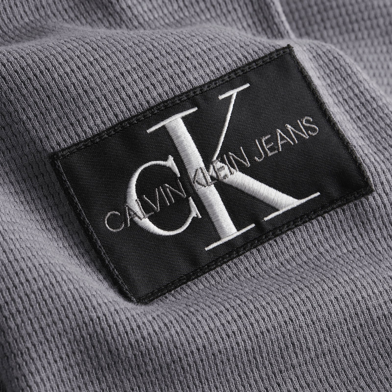 MONOGRAM BADGE WAFFLE LS TEE