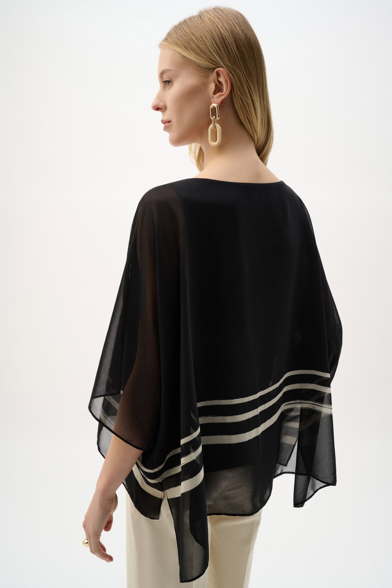 Joseph Ribkoff Poncho-Top mit tropischem Print in Schwarz-Beige #3
