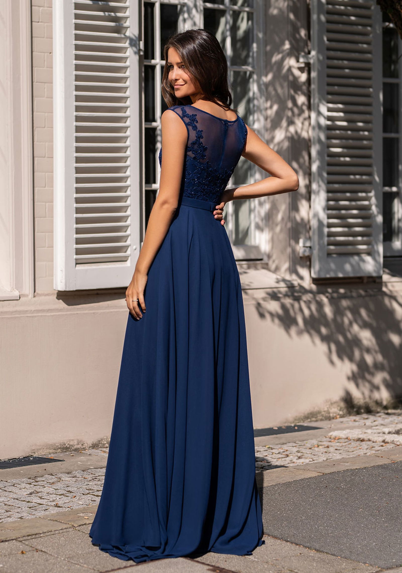 d15c68c909f406063a277e459d5b2a55 Christian Koehlert Abendkleid aus Chiffon mit Steinbesatz