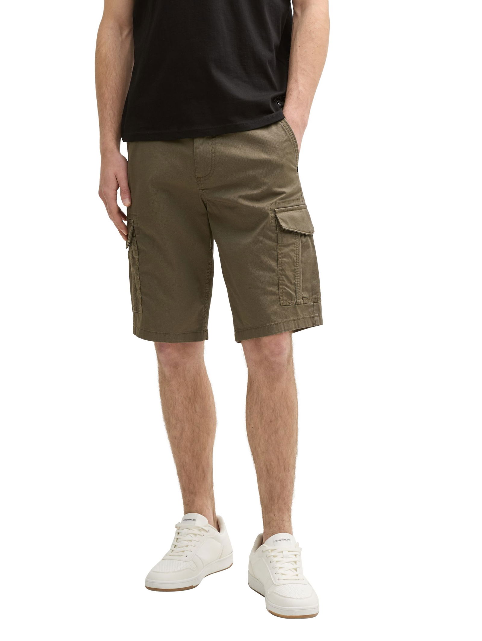 olive triangle print