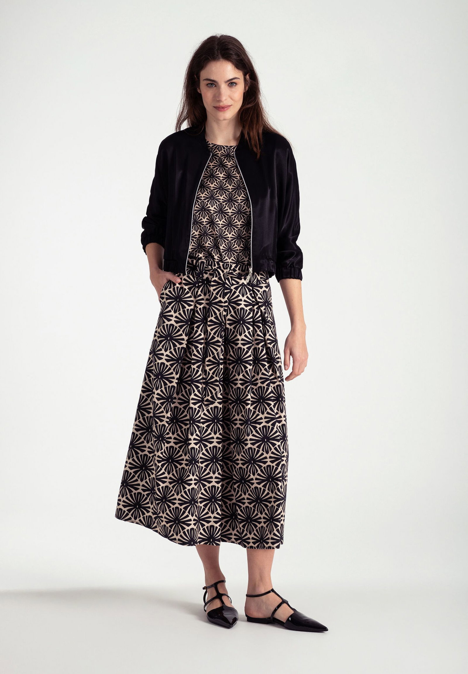 More & More |  More & More Satin-Blouson  | 38 | schwarz