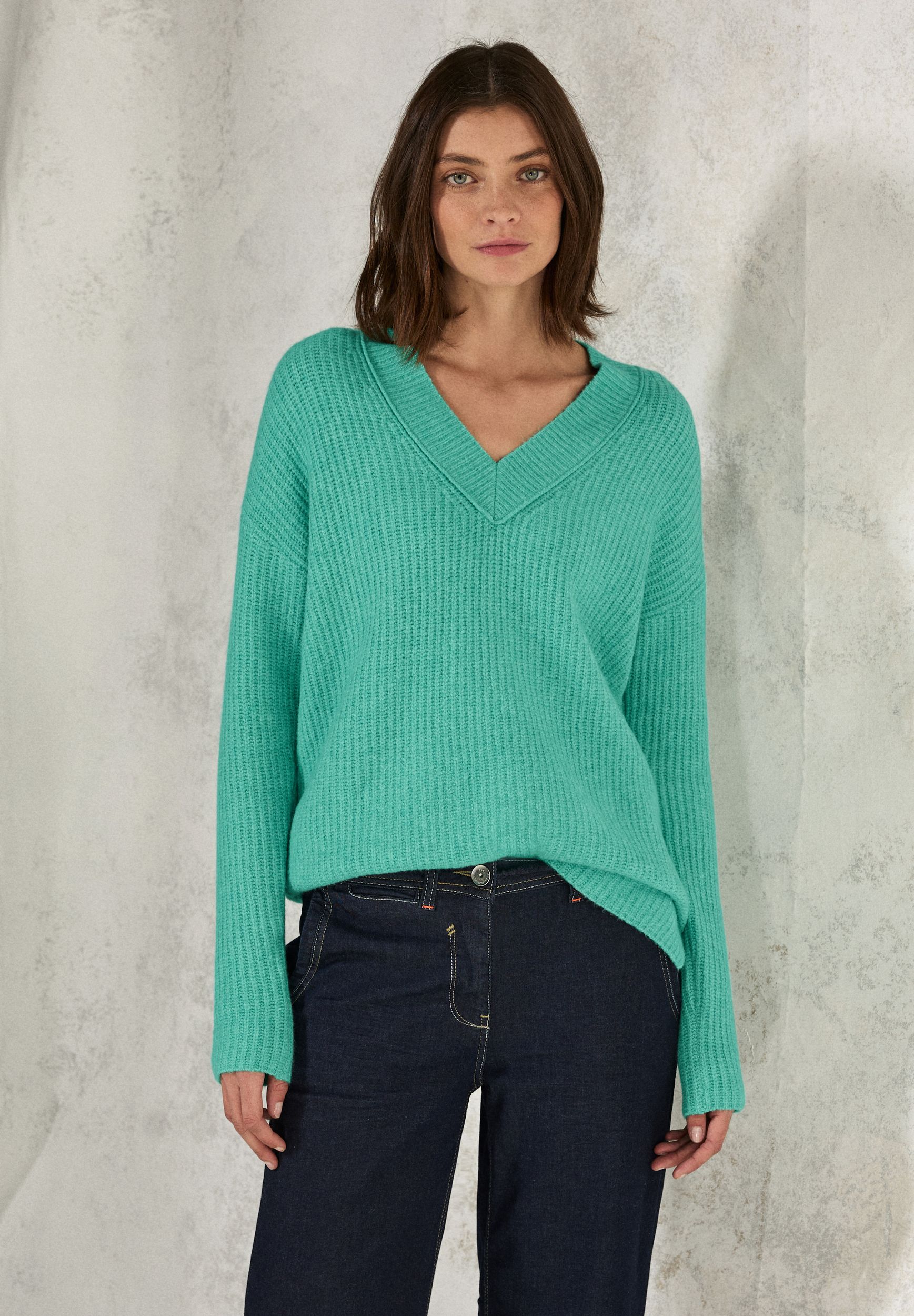  |  Pullover mit V-Ausschnitt | M