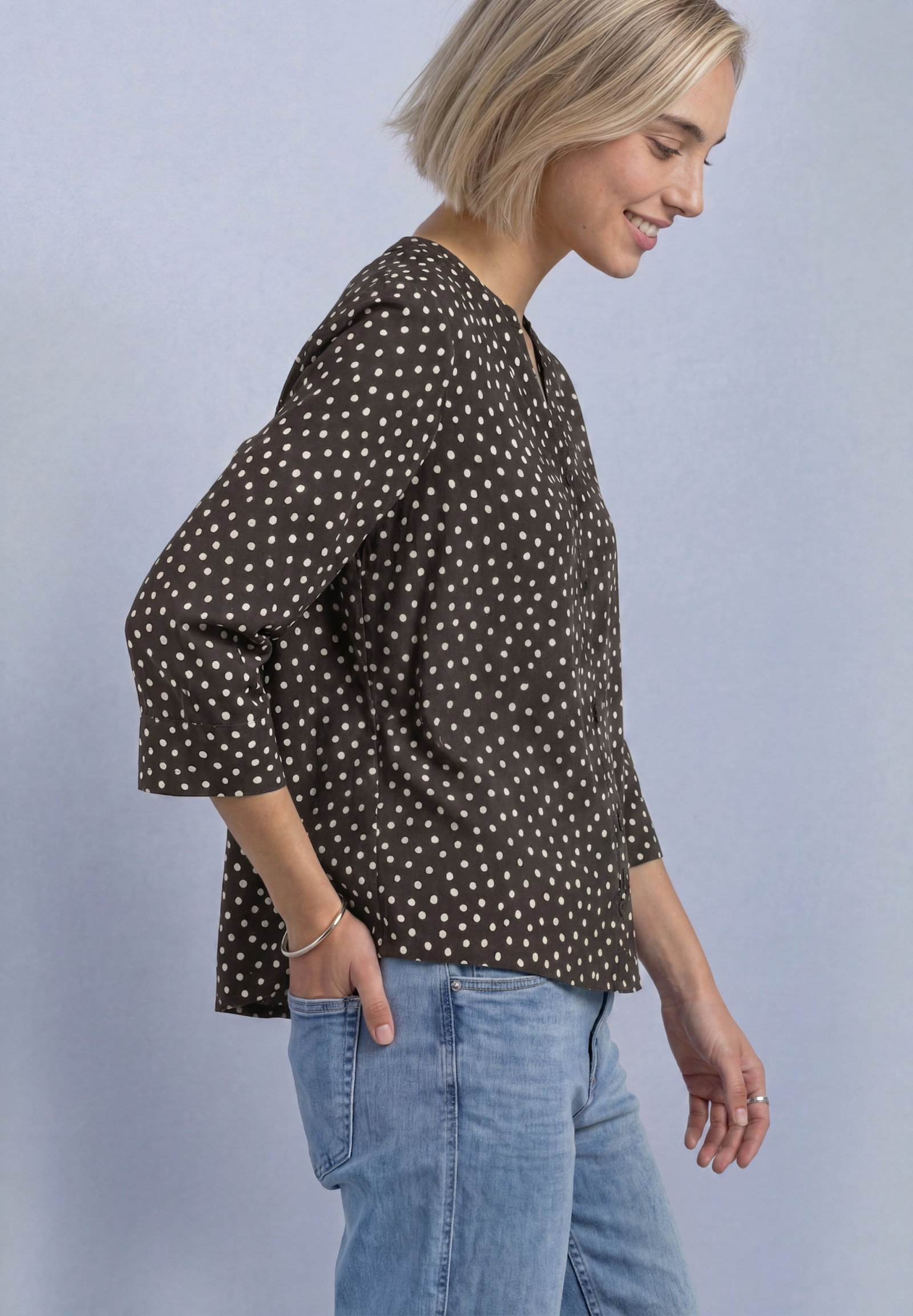LTD QR Splitneck blouse w butt, black coffee #3