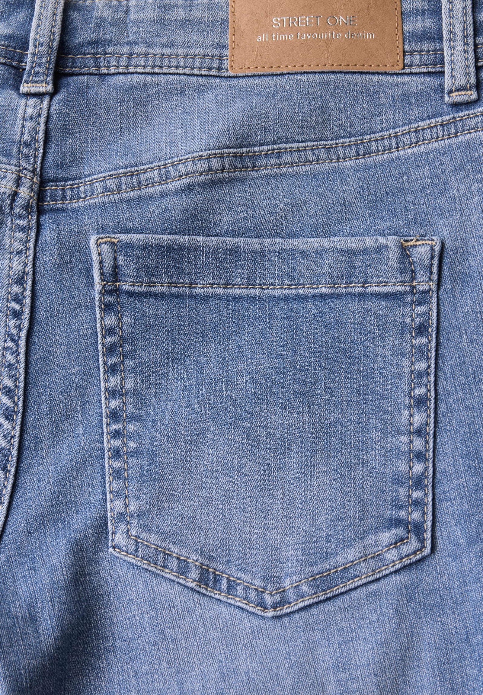 dfd6fb7f0885866bd30de97bce039536 |  Straight Leg Jeans | 27/28 | 4565_17036