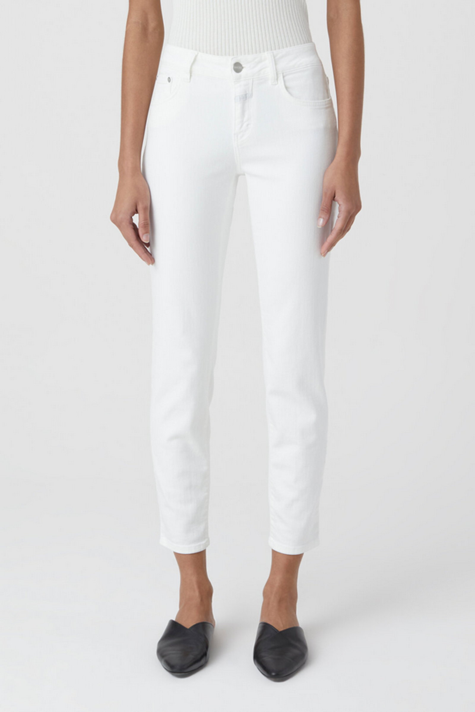 82cc3b9fdb80b3ef97ffd34581f82b73 Closed Straight Leg Jeans