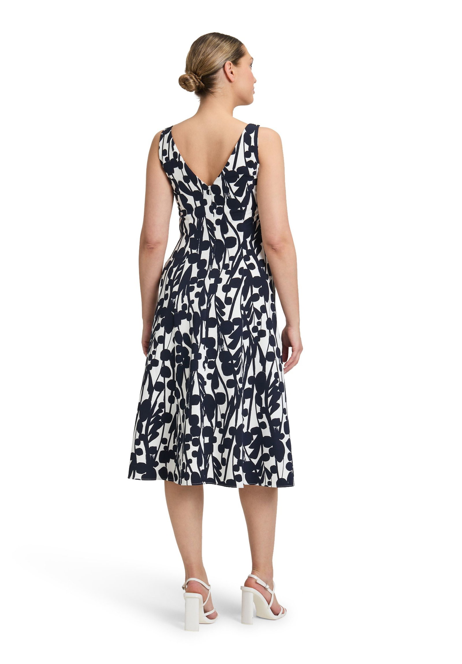 68ba5df609a72c4f50185fd46537b168 Vera Mont | Vera Mont Cocktailkleid | 52 | weiß/dunkelblau