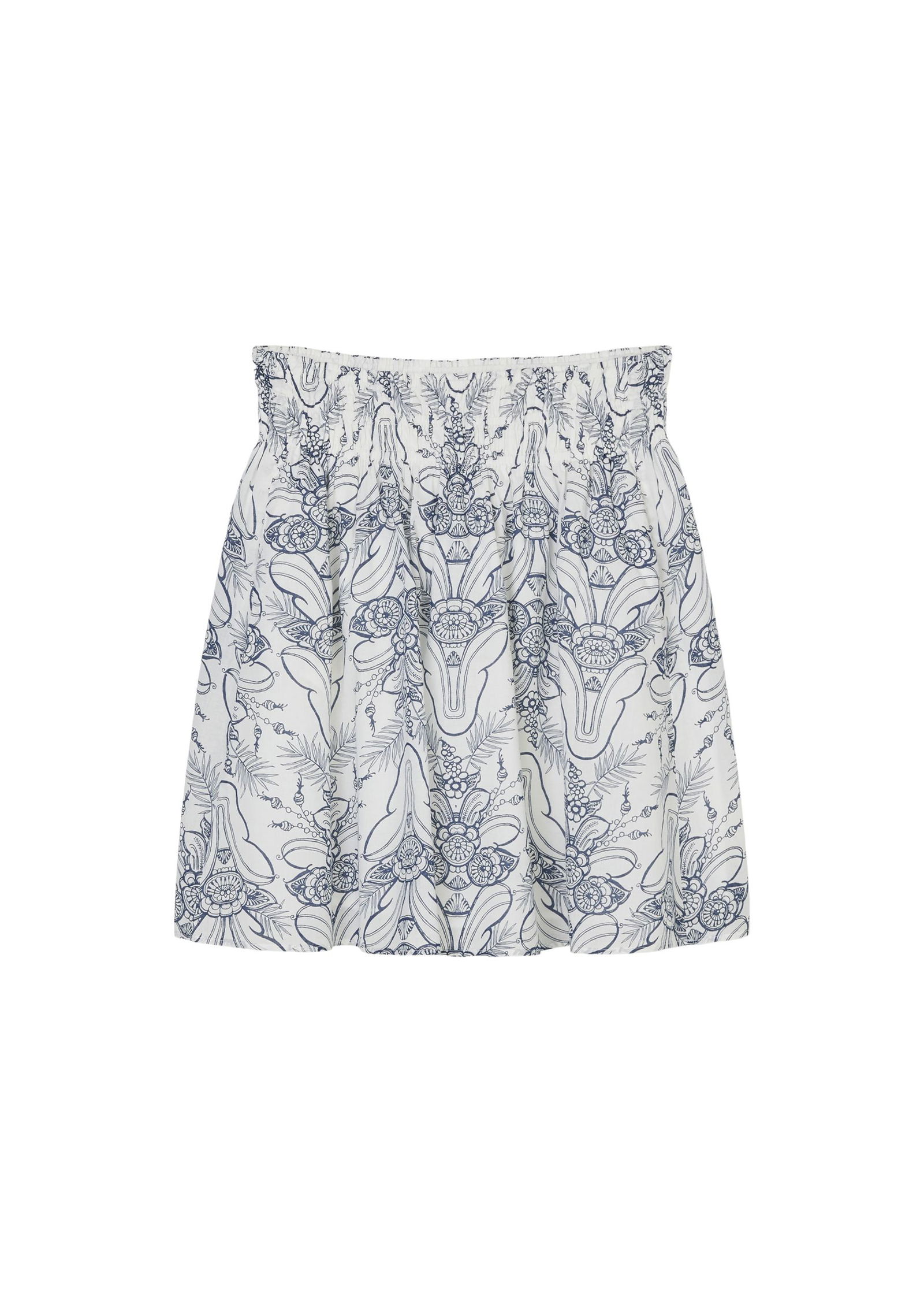 Weit ausgestellter, kurzer Rock mit floralem Print in blau, elastischem Bund und Taschen  in Grundfarbe weiß