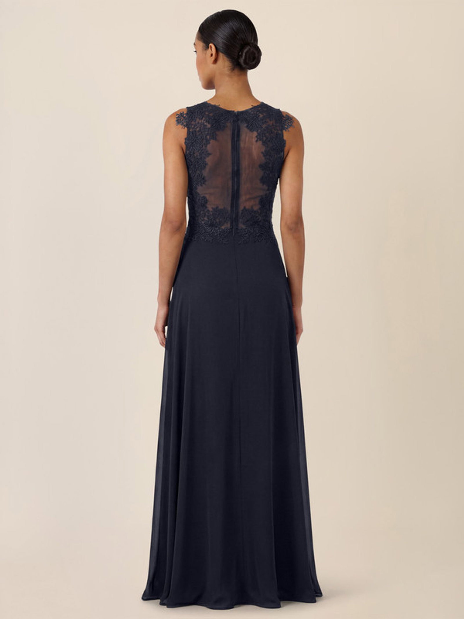 Apart Abendkleid mit floraler Spitze #3