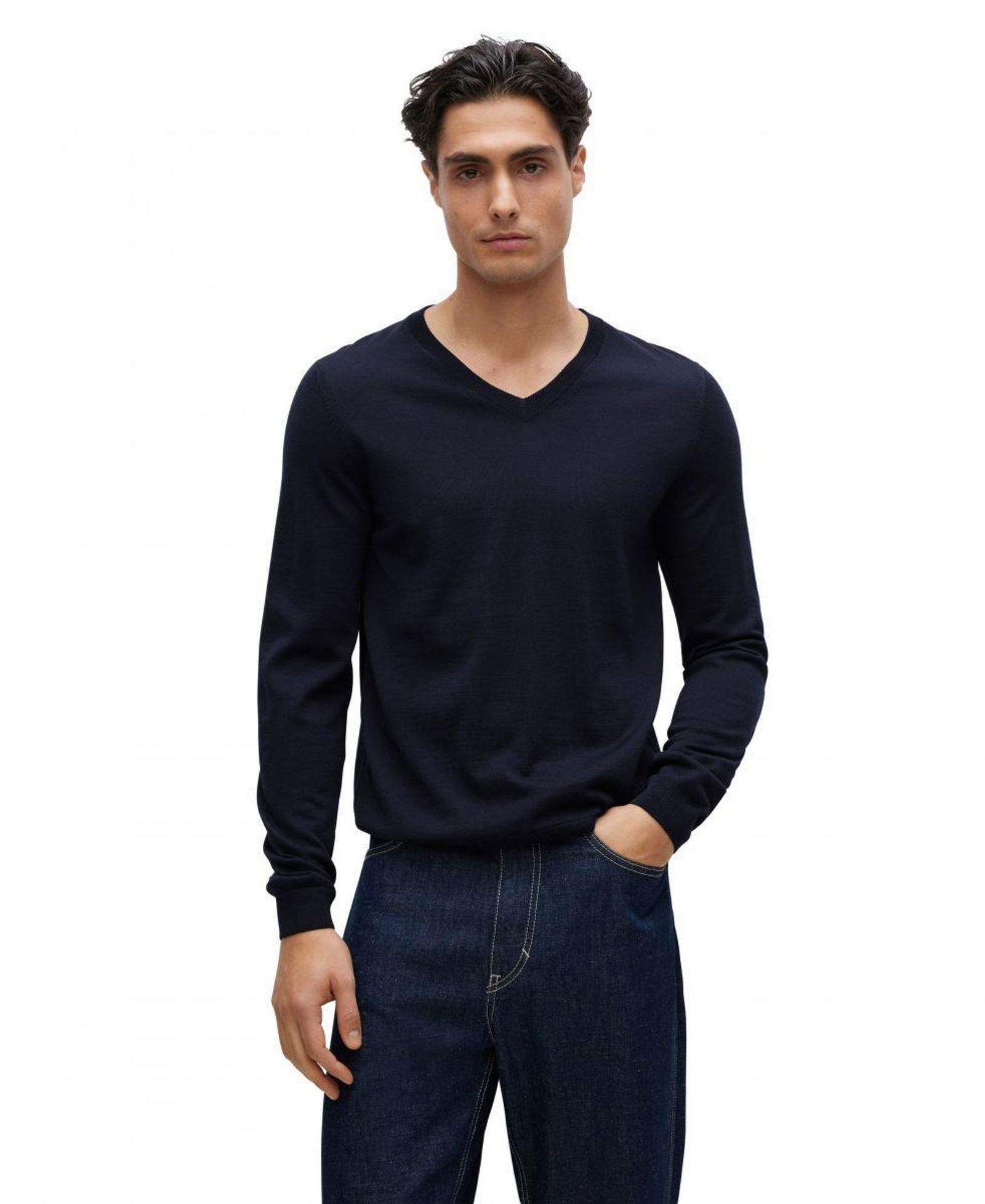 SLIM-FIT PULLOVER AUS SCHURWOLLE MIT V-AUSSCHNITT
