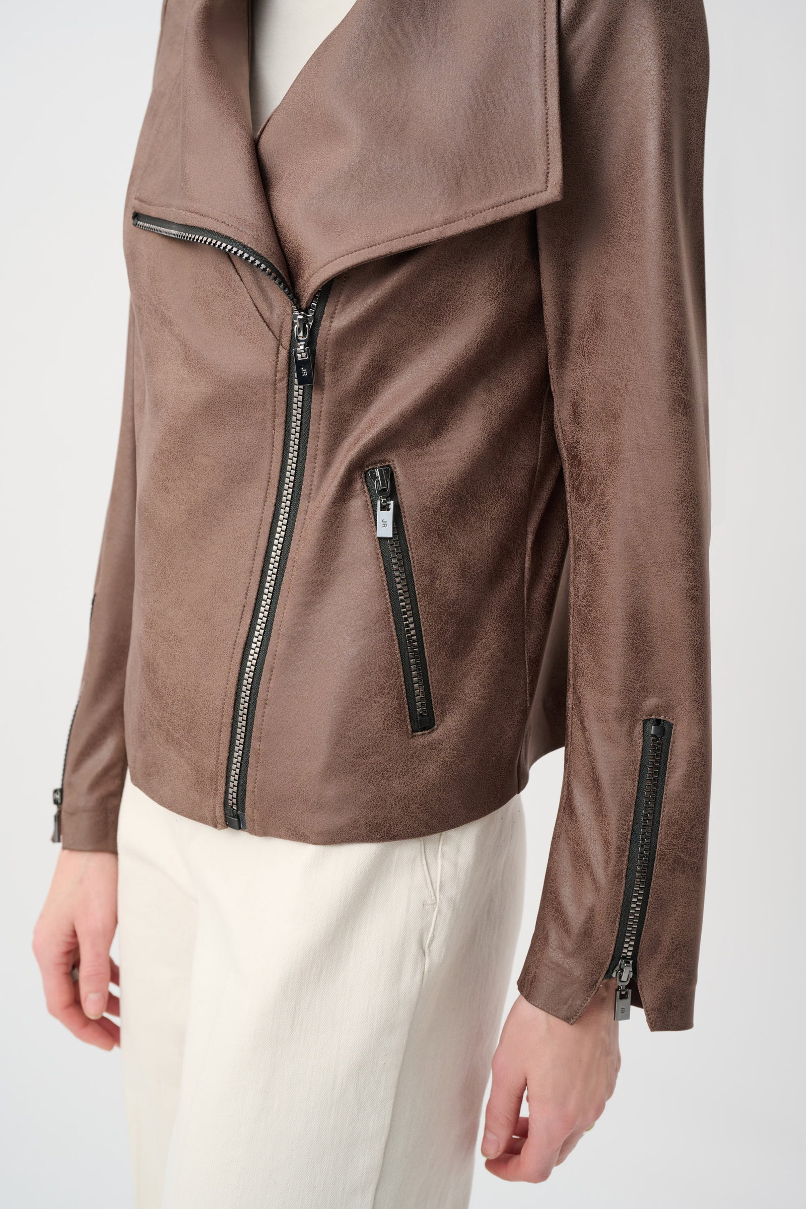 Joseph Ribkoff Jacke taillierte Bikerjacke aus Foiled Knit mit Reißverschluss #4