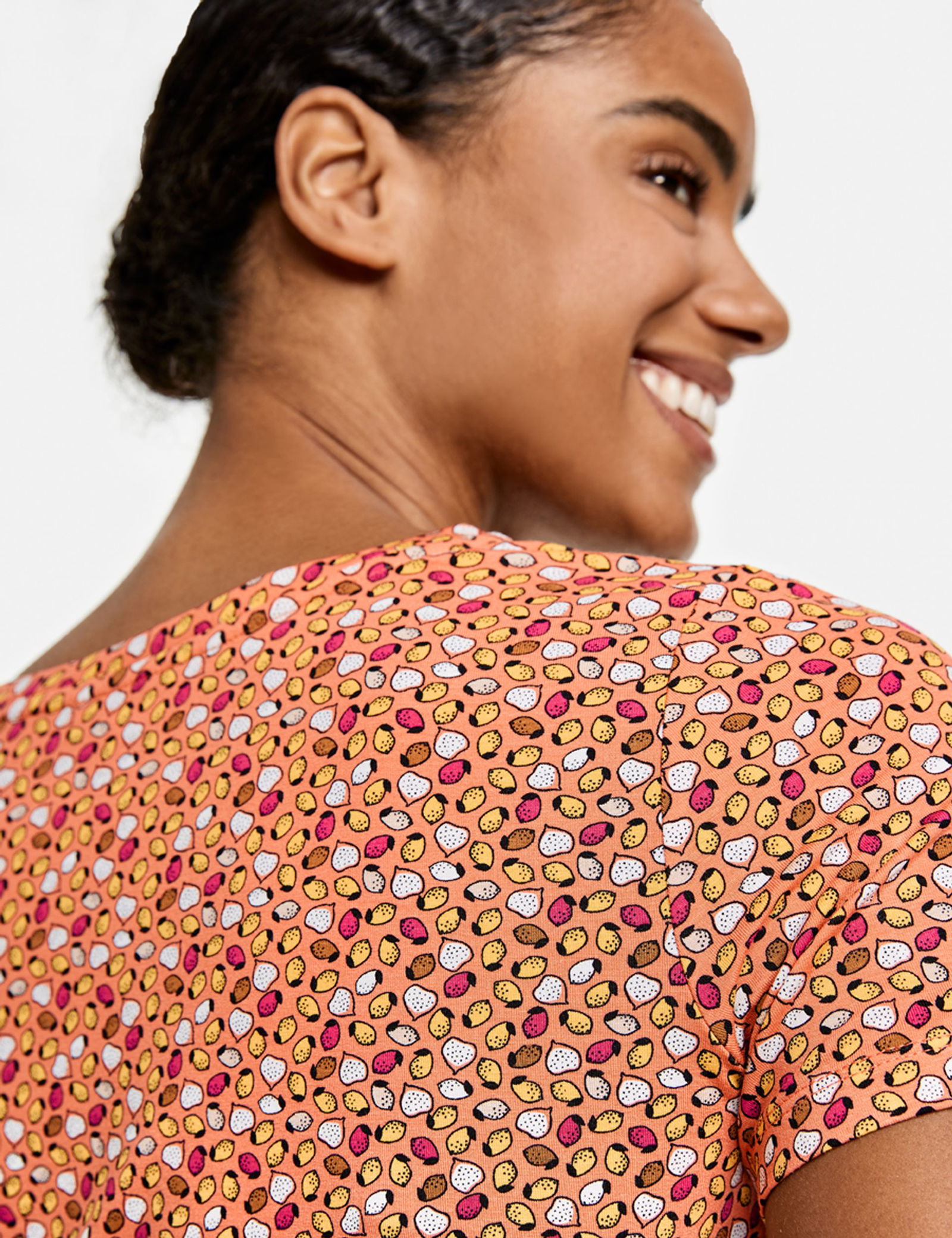 V-Shirt mit Früchte-Print