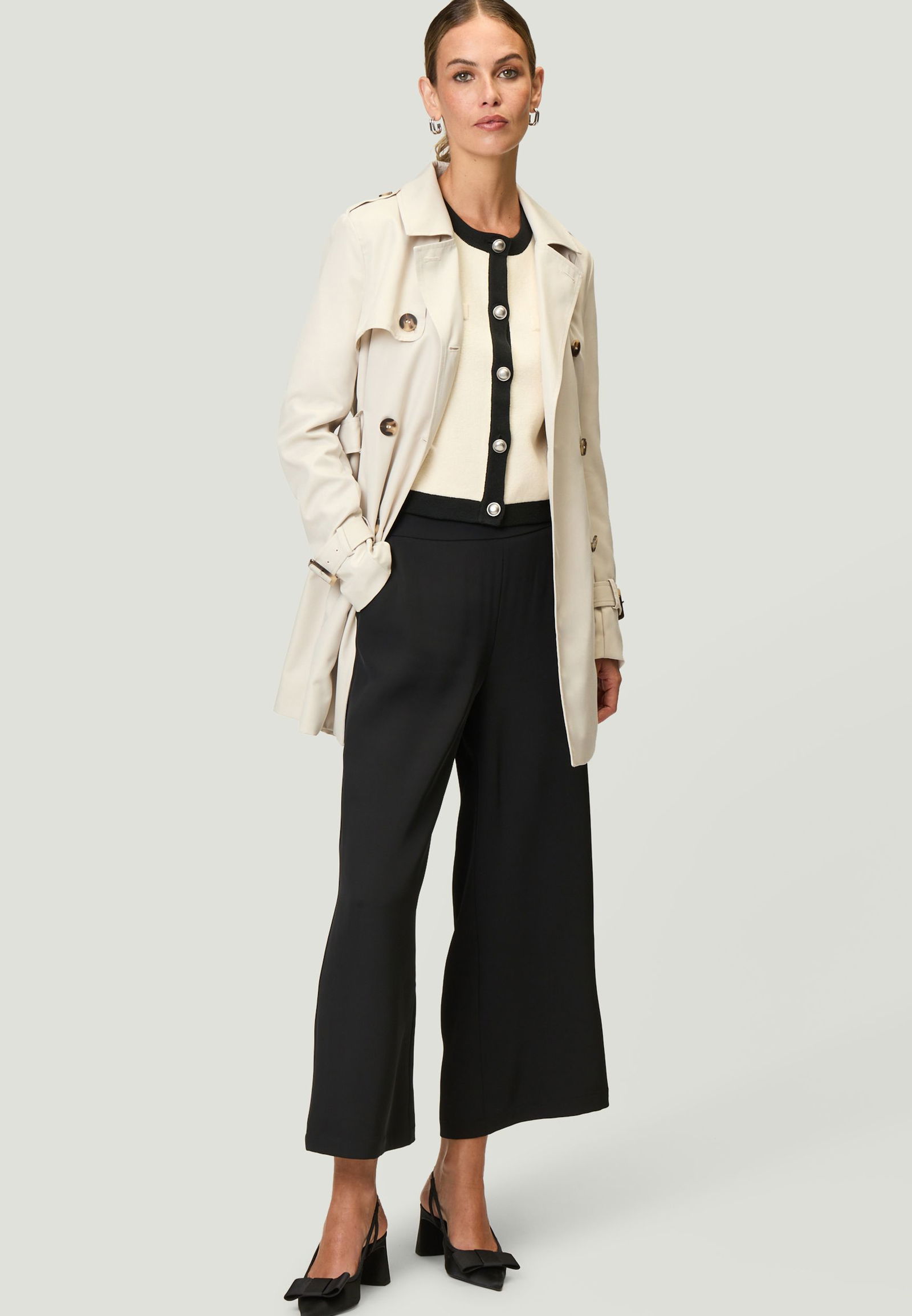  | Trenchcoat | 40 | french oak
