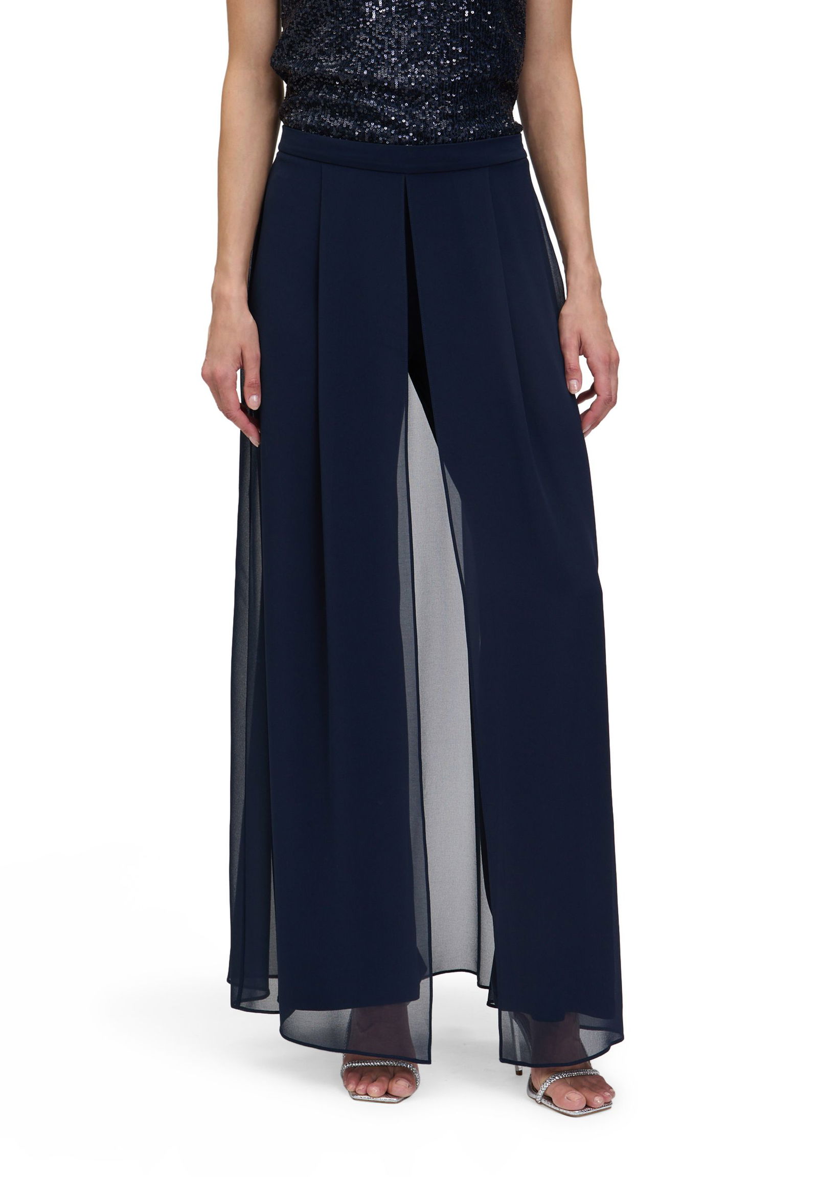 Vera Mont |  Hosenrock | 48 | night sky