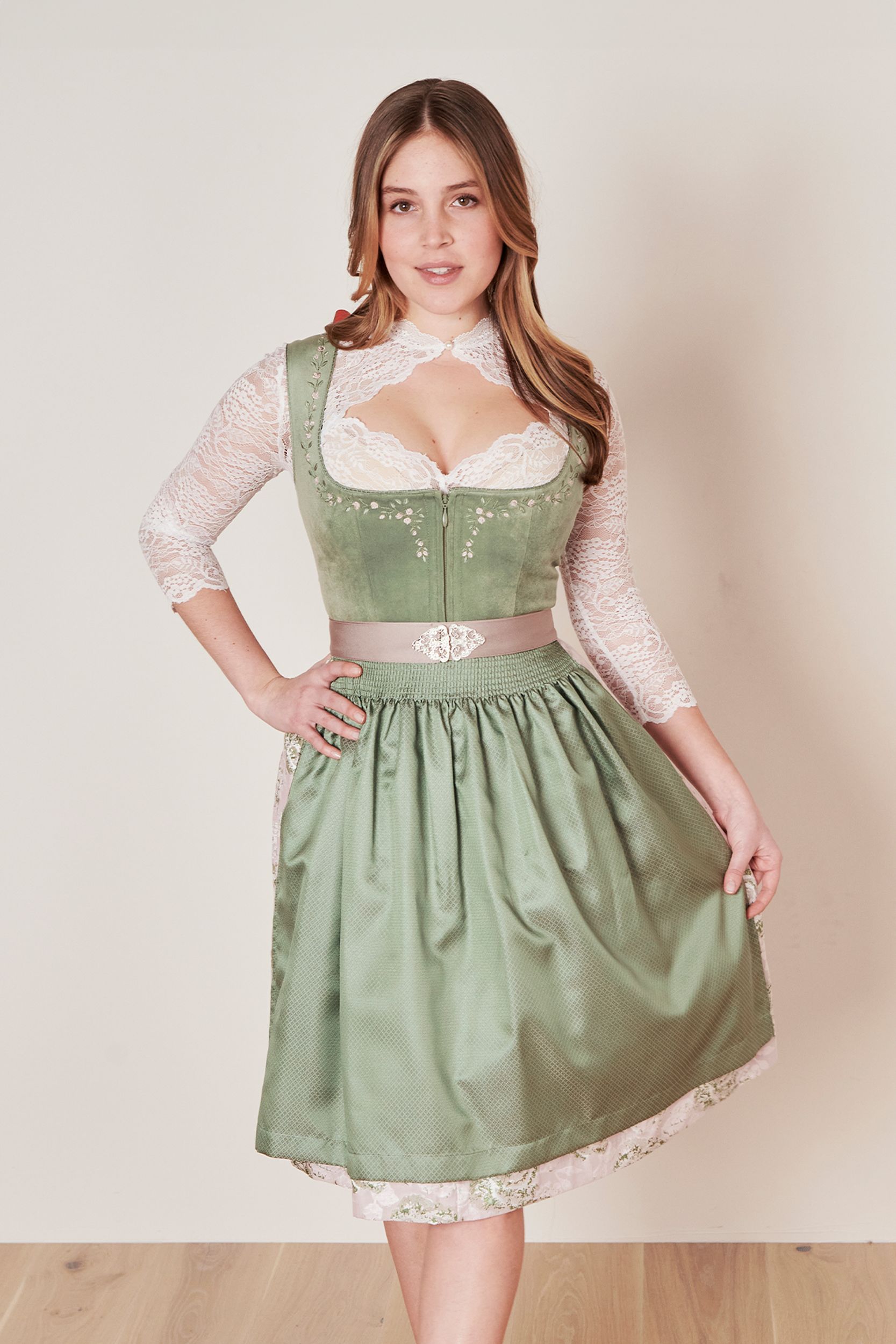  |  Dirndl kurz | 34