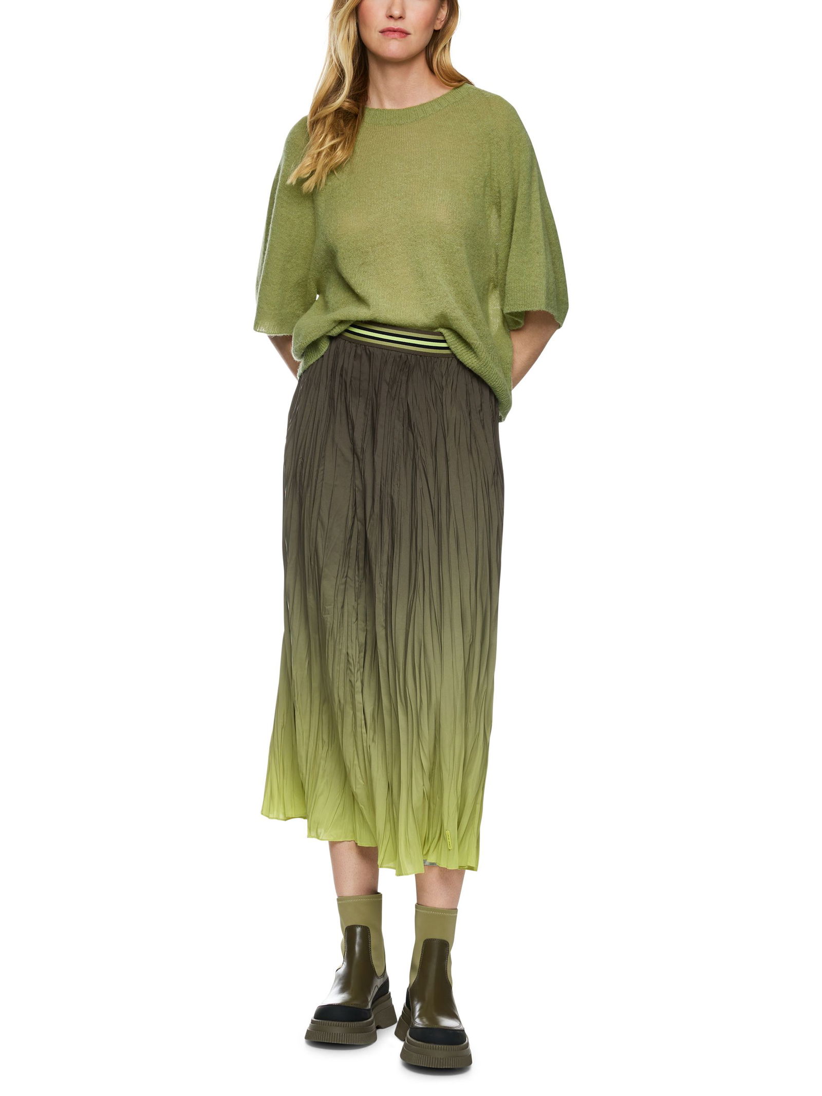 16b924251df18b095eb1c7a9684b2a85 | Pullover, soft olive | 40 | 1326_572