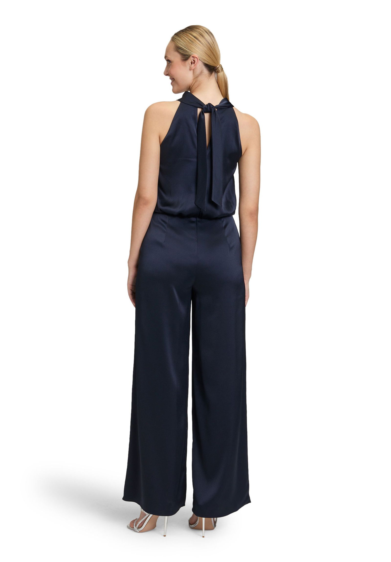 V by Vera Mont |  V by Vera Mont Overall  | 40 | turf