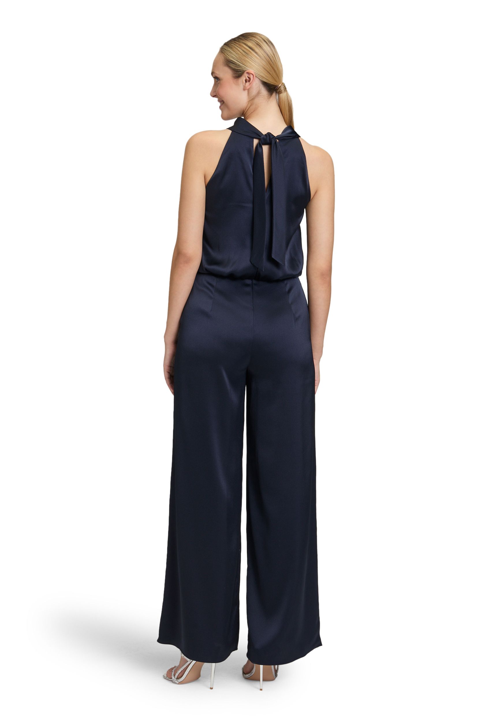 V by Vera Mont |  V by Vera Mont Overall  | 40 | turf