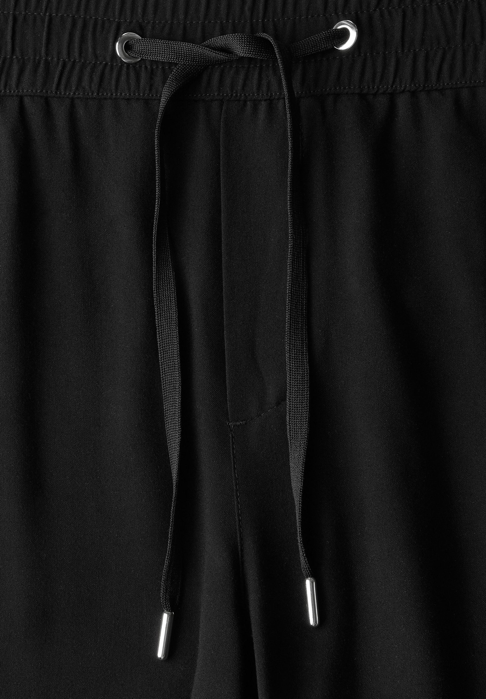 a07a1cb757f5236e86ca7034d8ec4d69 | Wide Leg Hose | 44/26 | black