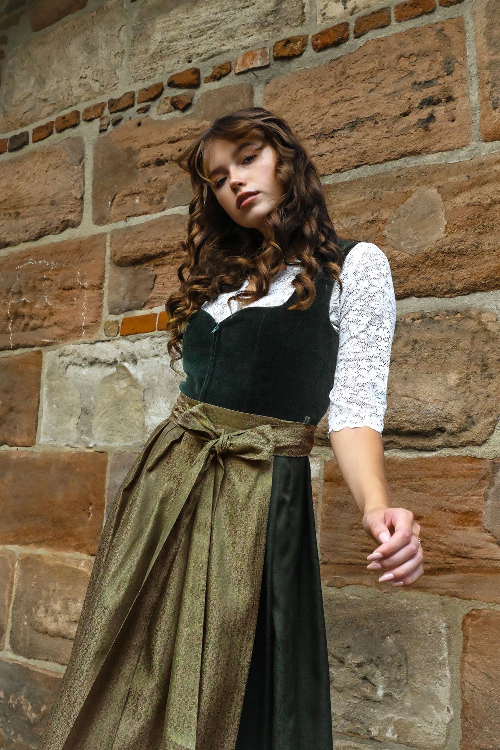 Edelnice Dirndl Mididirndl Livia aus tannengrünem Samt #6