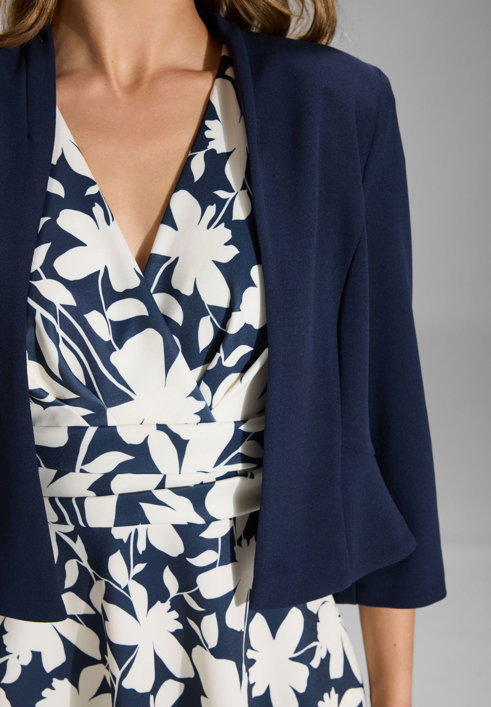 |  Taillierte Jacke aus Jersey Crêpe, black | 38 | navy