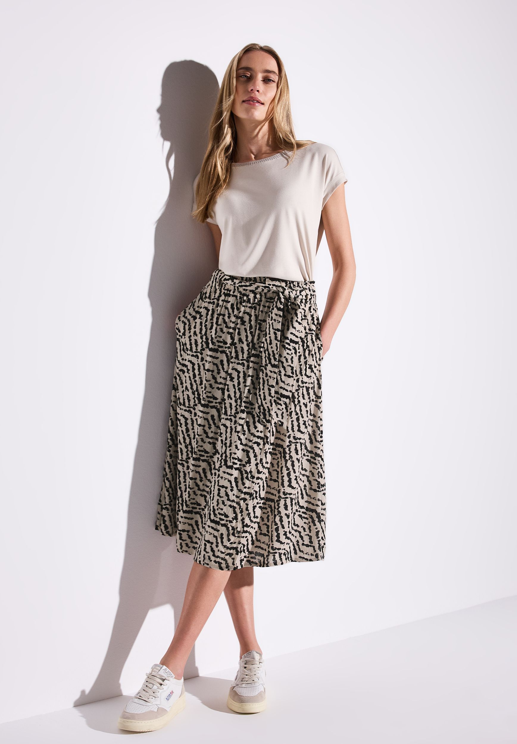  |  Fake wrap Paperbag_AOP, moonstone sand | 42 | 4565_36269