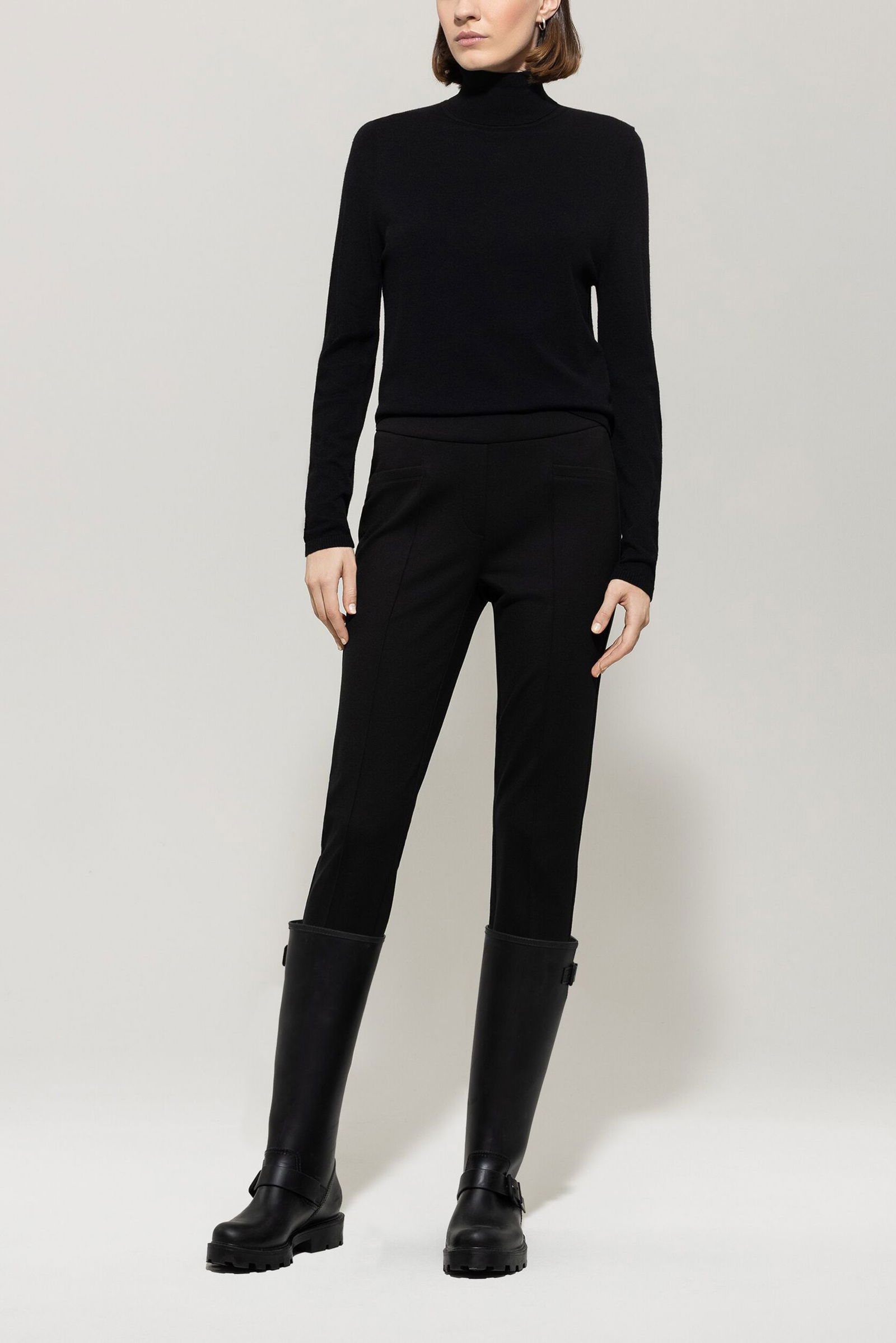 e12c5ceedfdef872a0ecb4997b894581 | Hose, deep black | 40 | black