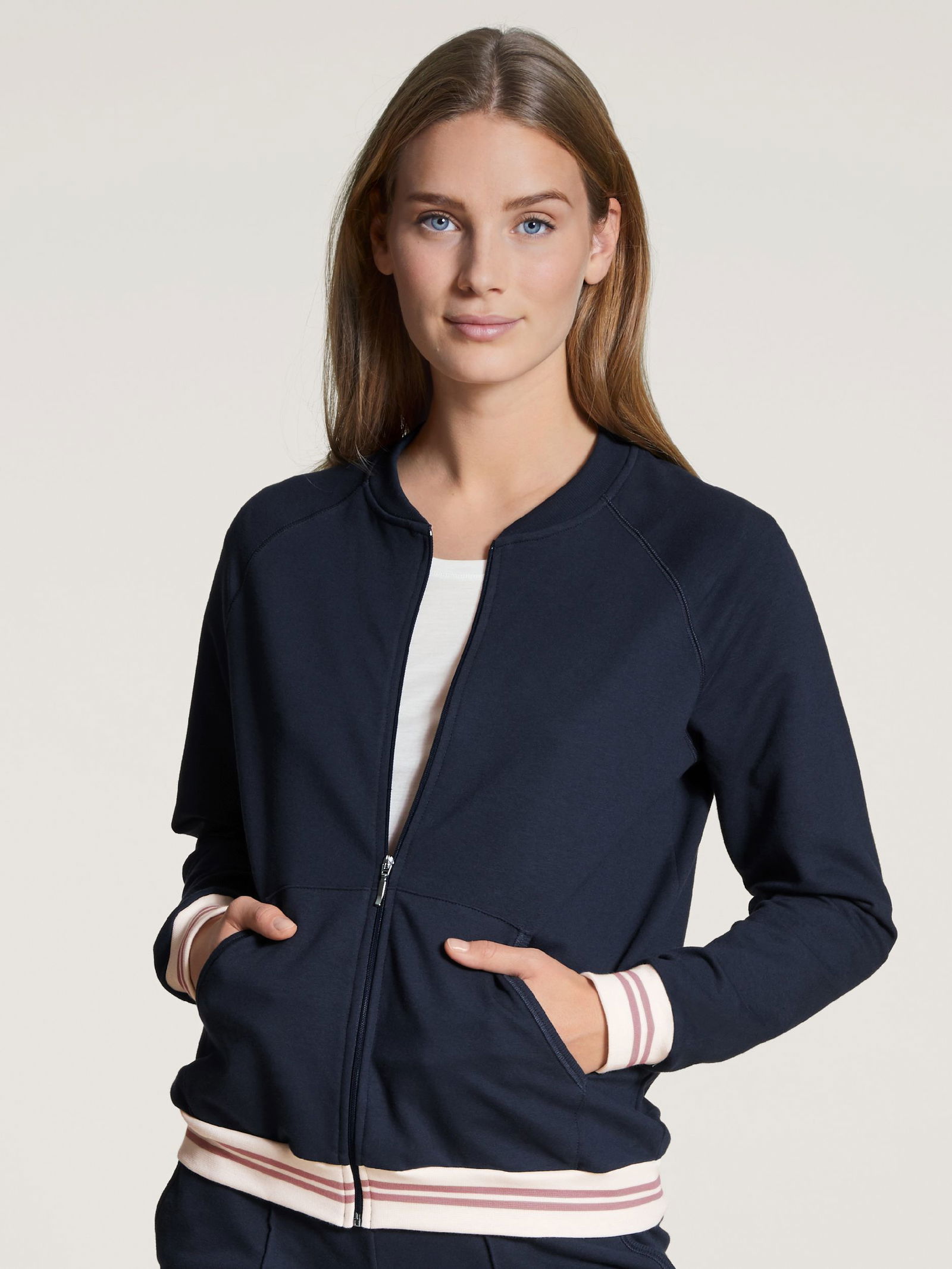 50688ccbbff75d6ff9b6b4b01a8b2f6a Calida | DAMEN Jacke | XS | dark lapis blue