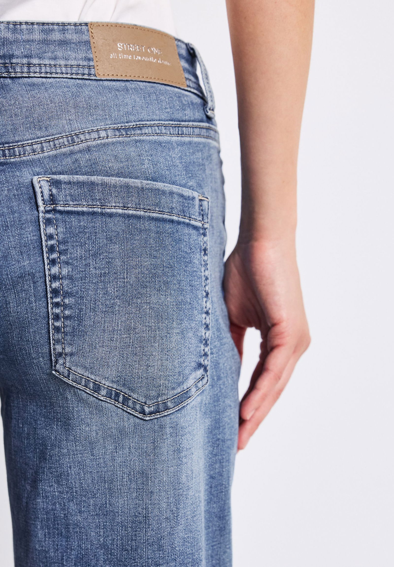  |  Straight Leg Jeans | 27/28 | 4565_17036