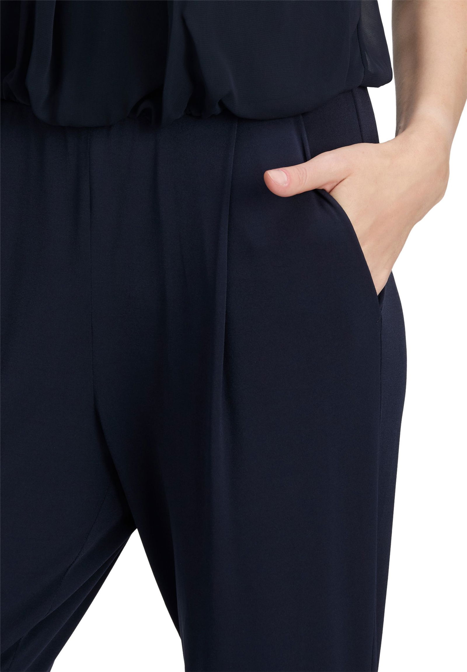 Vera Mont | Vera Mont Overall | 44 | night sky