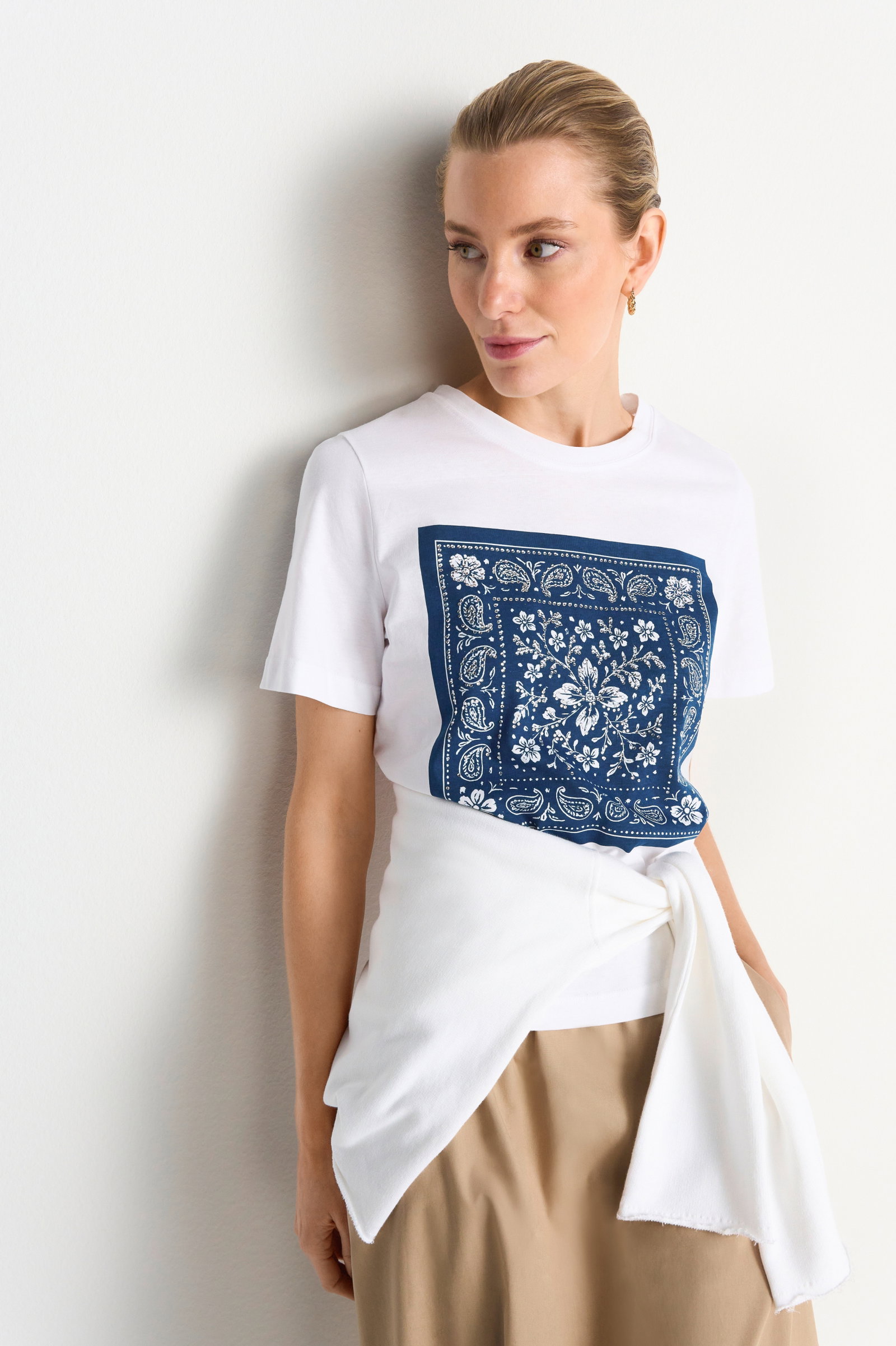 Elegant Fit T-Shirt Bandana Print, white #3