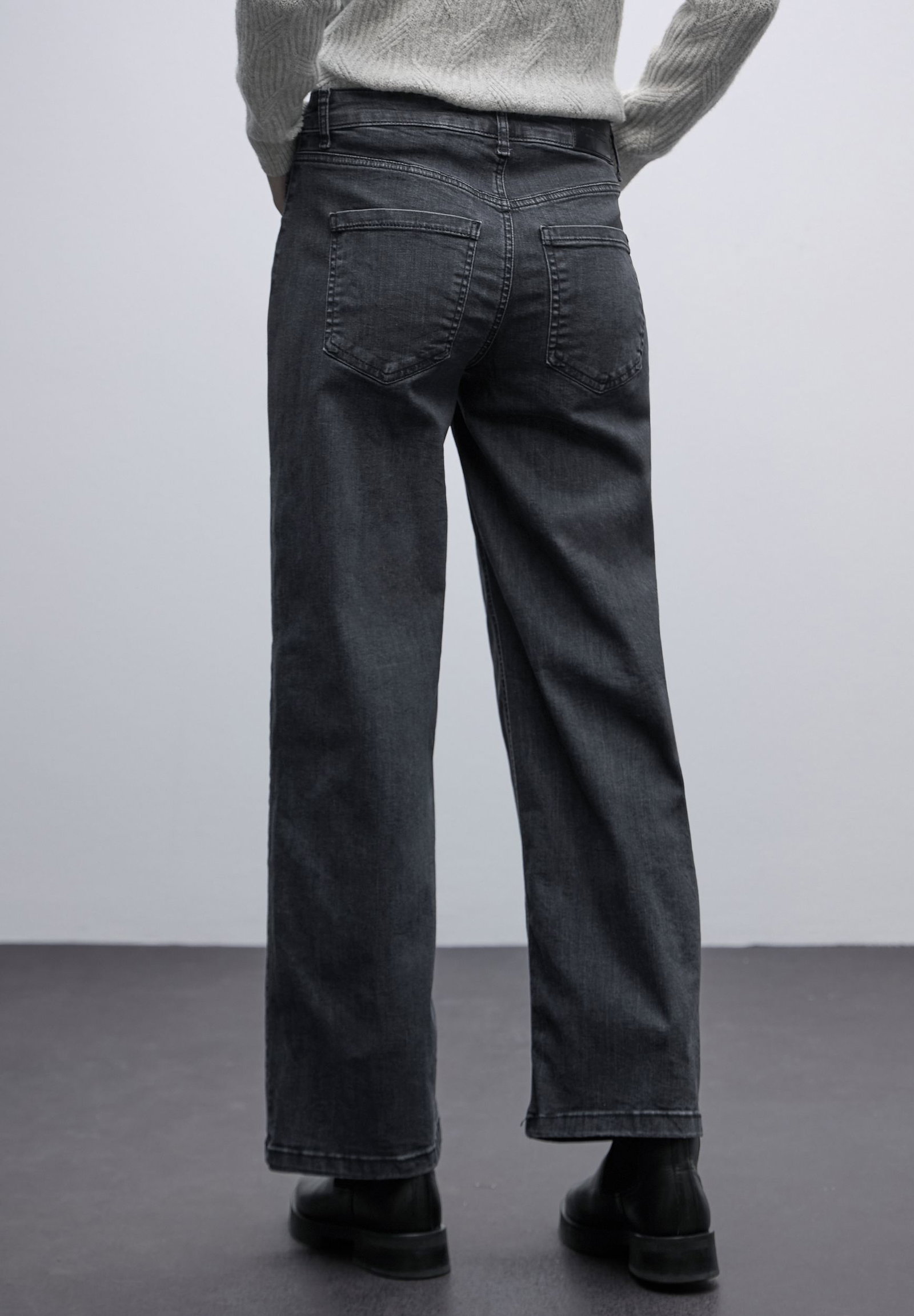 cb9e7128ceb6f78d82b327537504972f | Wide Leg Jeans | 32/30 | 4565_17483