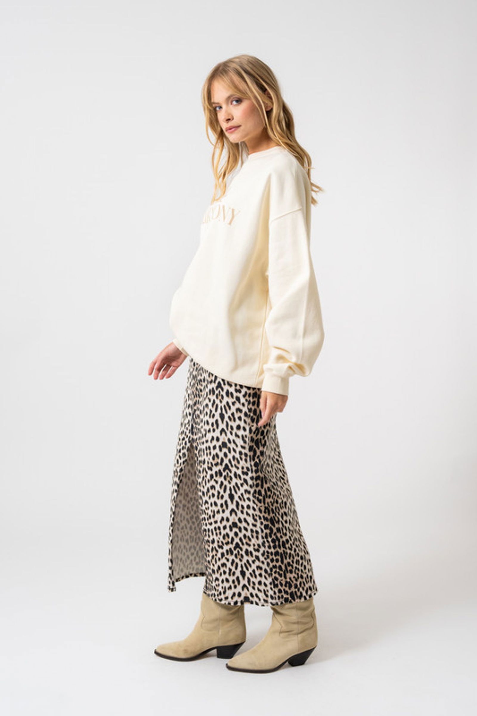 82b3020125e6d8916017352890694f01 Oh April |  Oh April Sweatshirt  | XL | Soft Sand