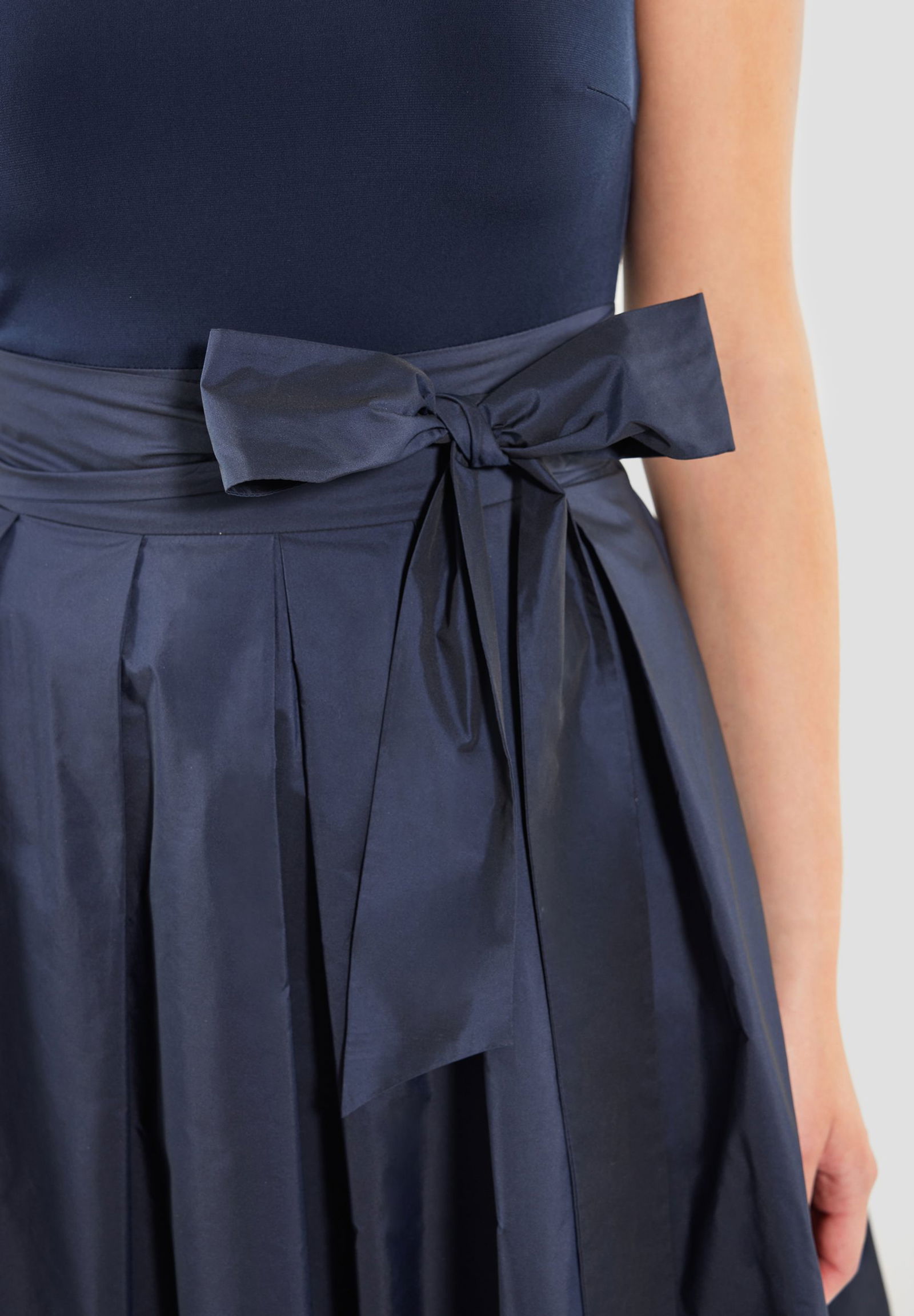 bd9200dce469b9f7bc68a0165cfaeb22 SWING Kurzes Kleid