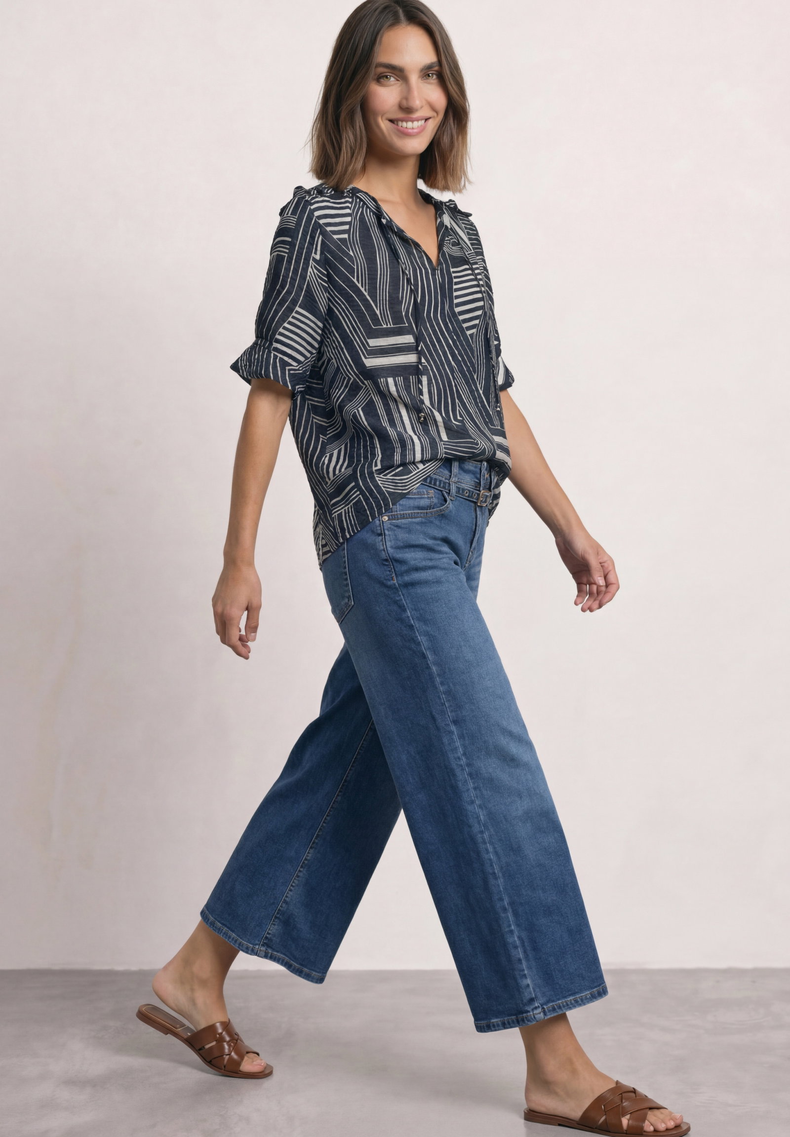 Tunic blouse w ruffle details, darkest blue #5