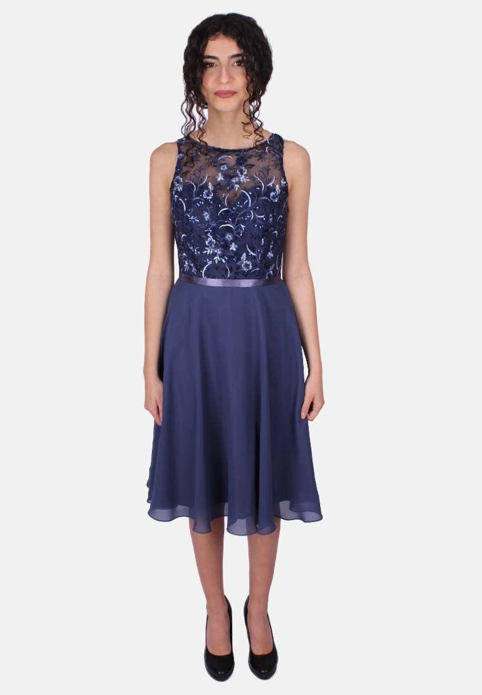 cc4f34cc9f00b6f91de093101dfae96d Luxuar Kurzes Kleid