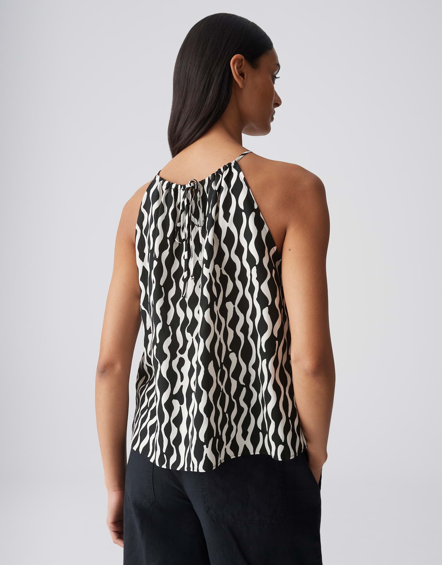 Opus Top Foyage motion #3
