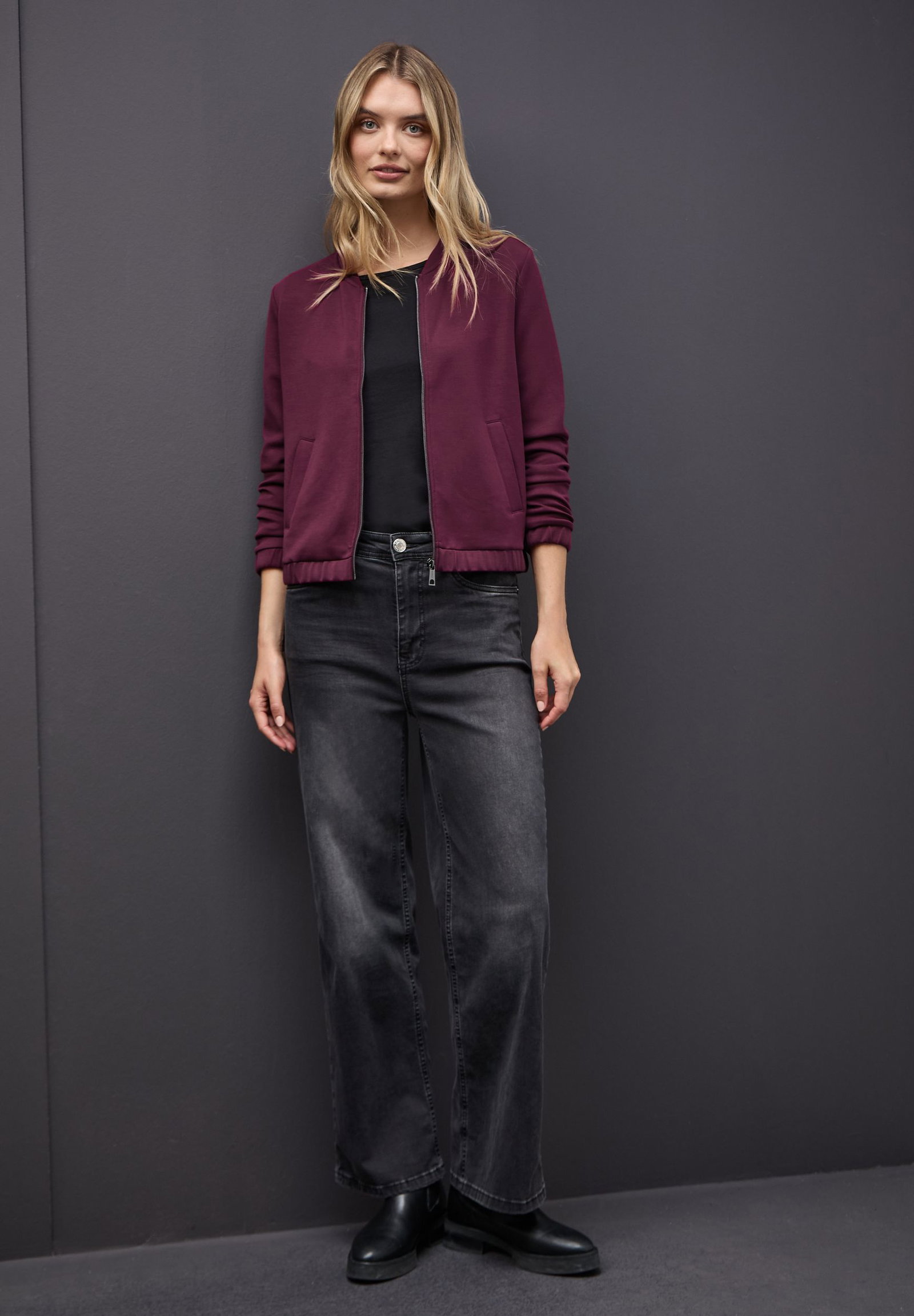5d003782a6d8bdeb70bdf7abd59fb2ba | EOS_Silk look short zipper jac, noble red | 44
