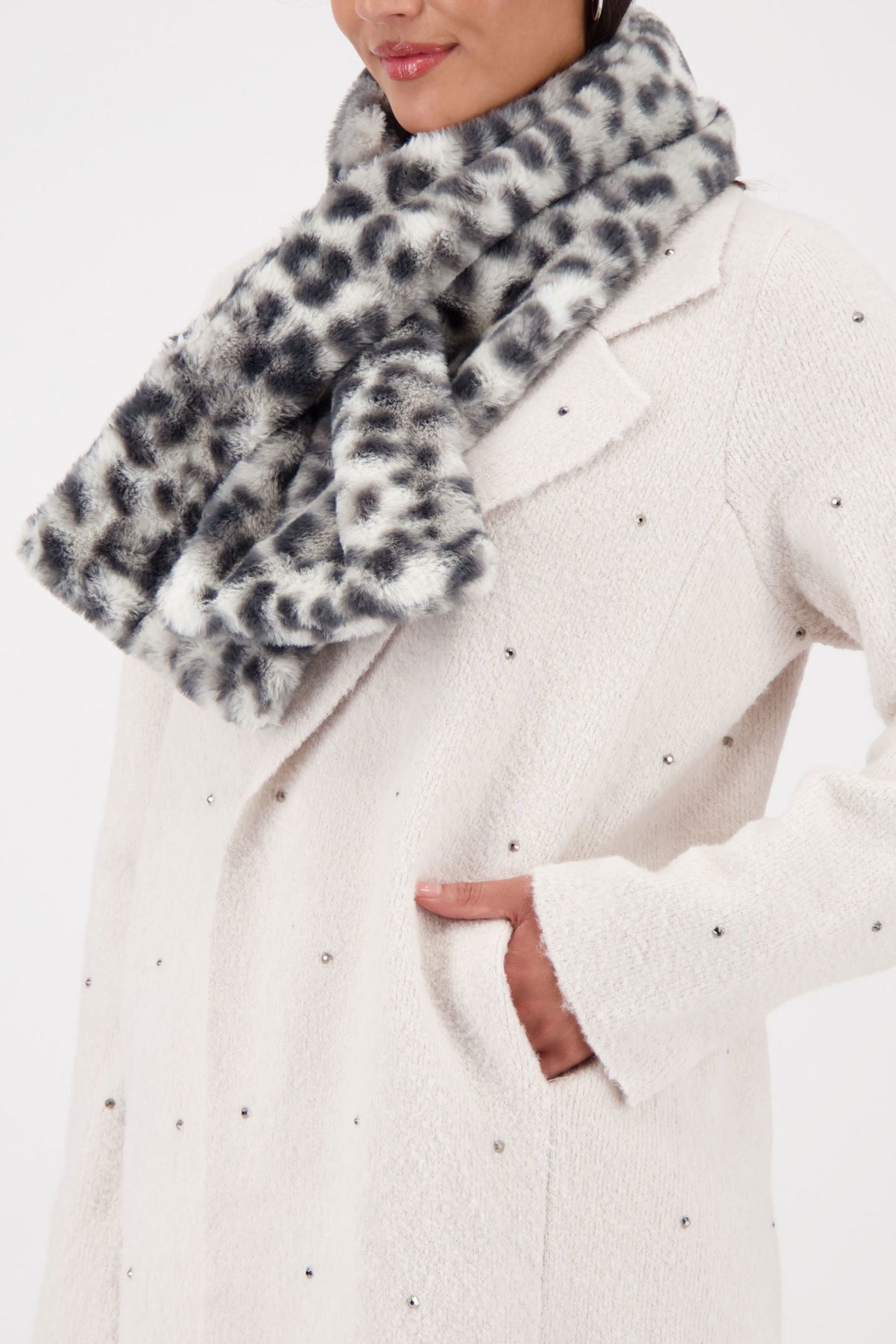 Monari |  Monari Tuch  | OS | schwarz gemustert