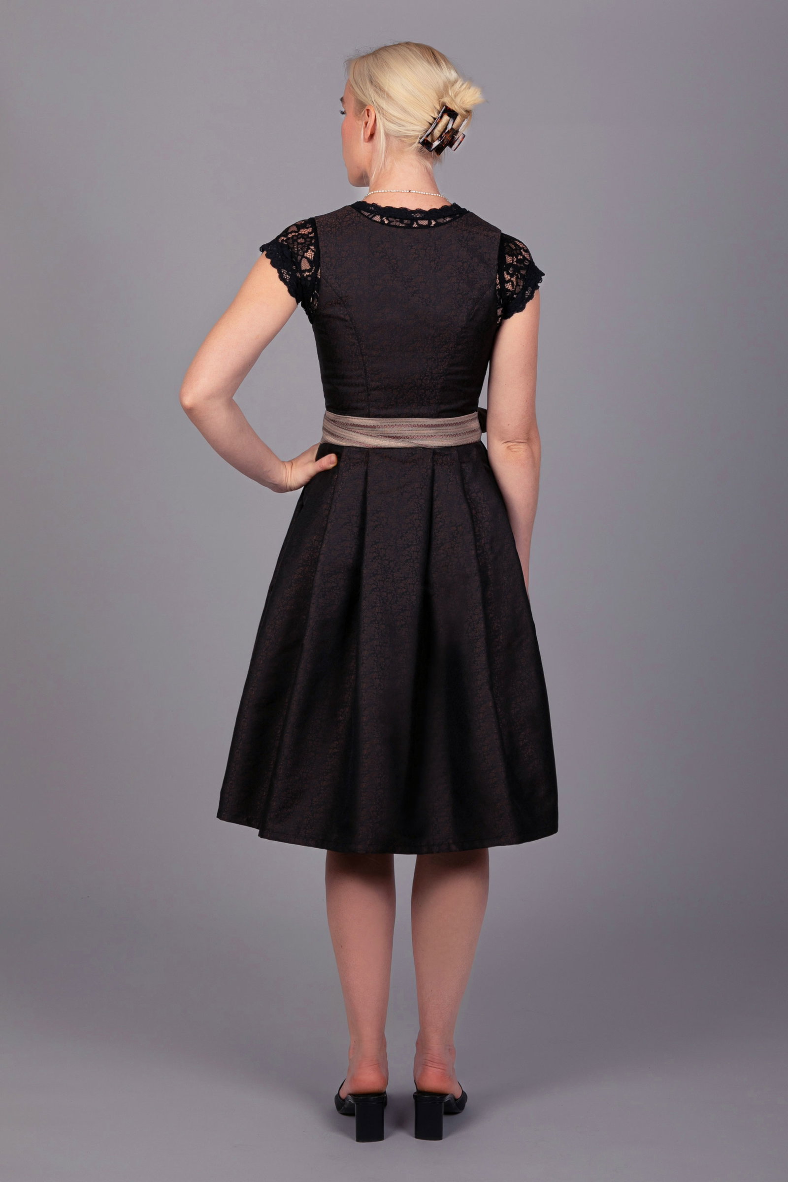 Edelnice Dirndl Mididirndl Dorothea in Schwarz und Gold #4