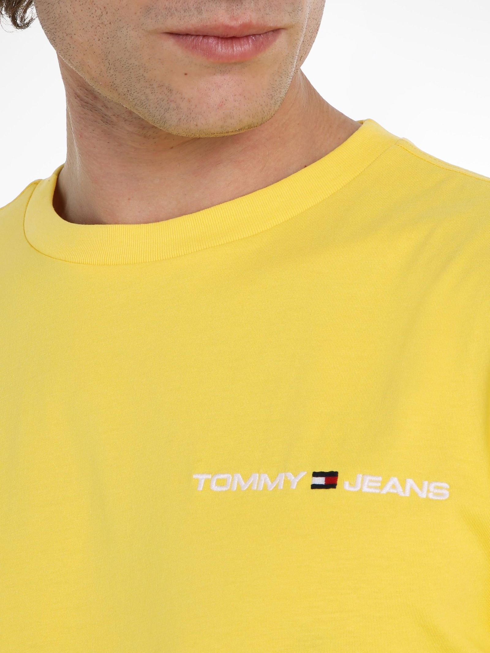 TJM CLSC LINEAR CHEST TEE